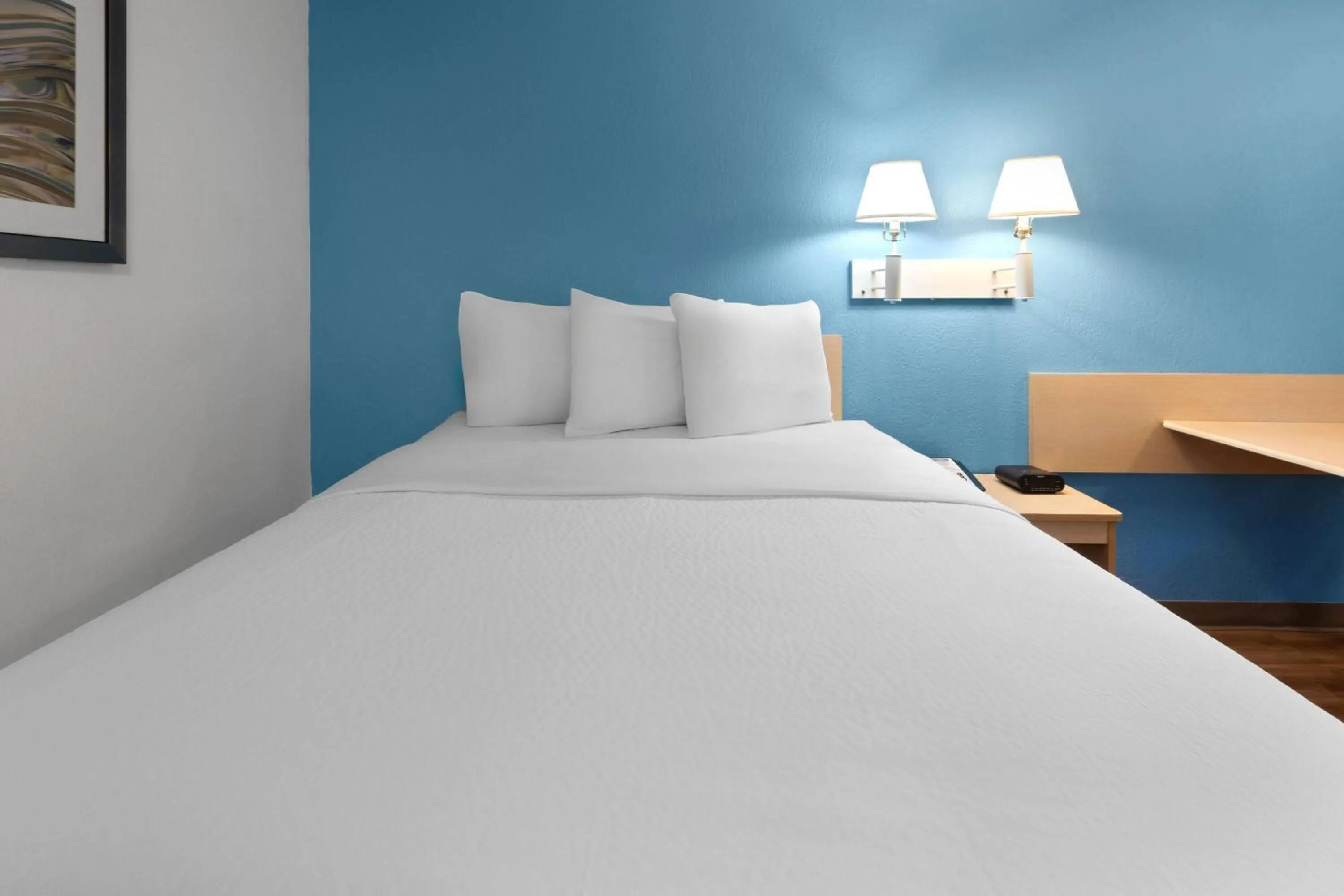 Photo of the whole room, Bed in Travelodge by Wyndham Madison Heights MI