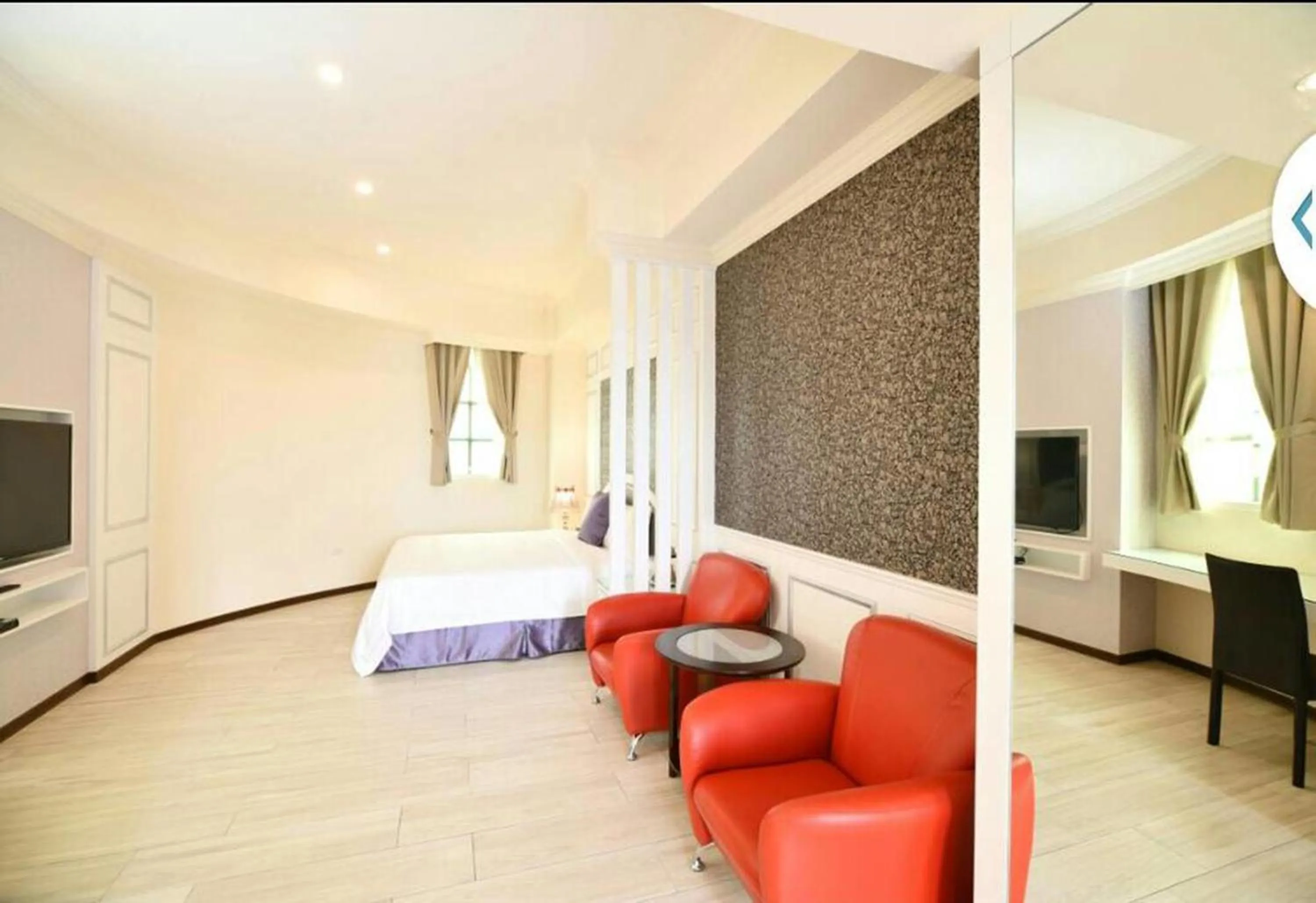 Photo of the whole room, Bed in Chuan Cheng Castle