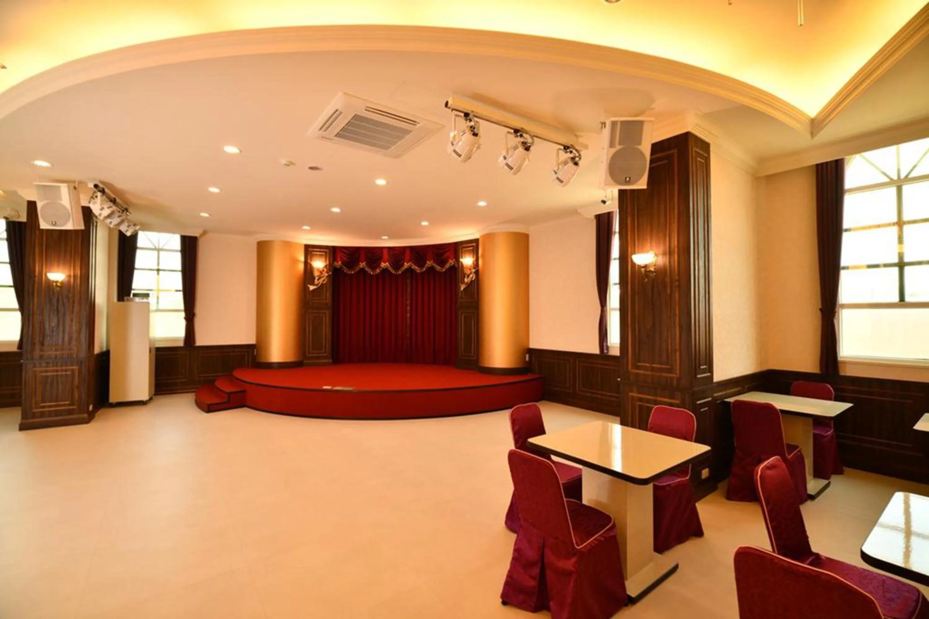 Restaurant/places to eat in Chuan Cheng Castle