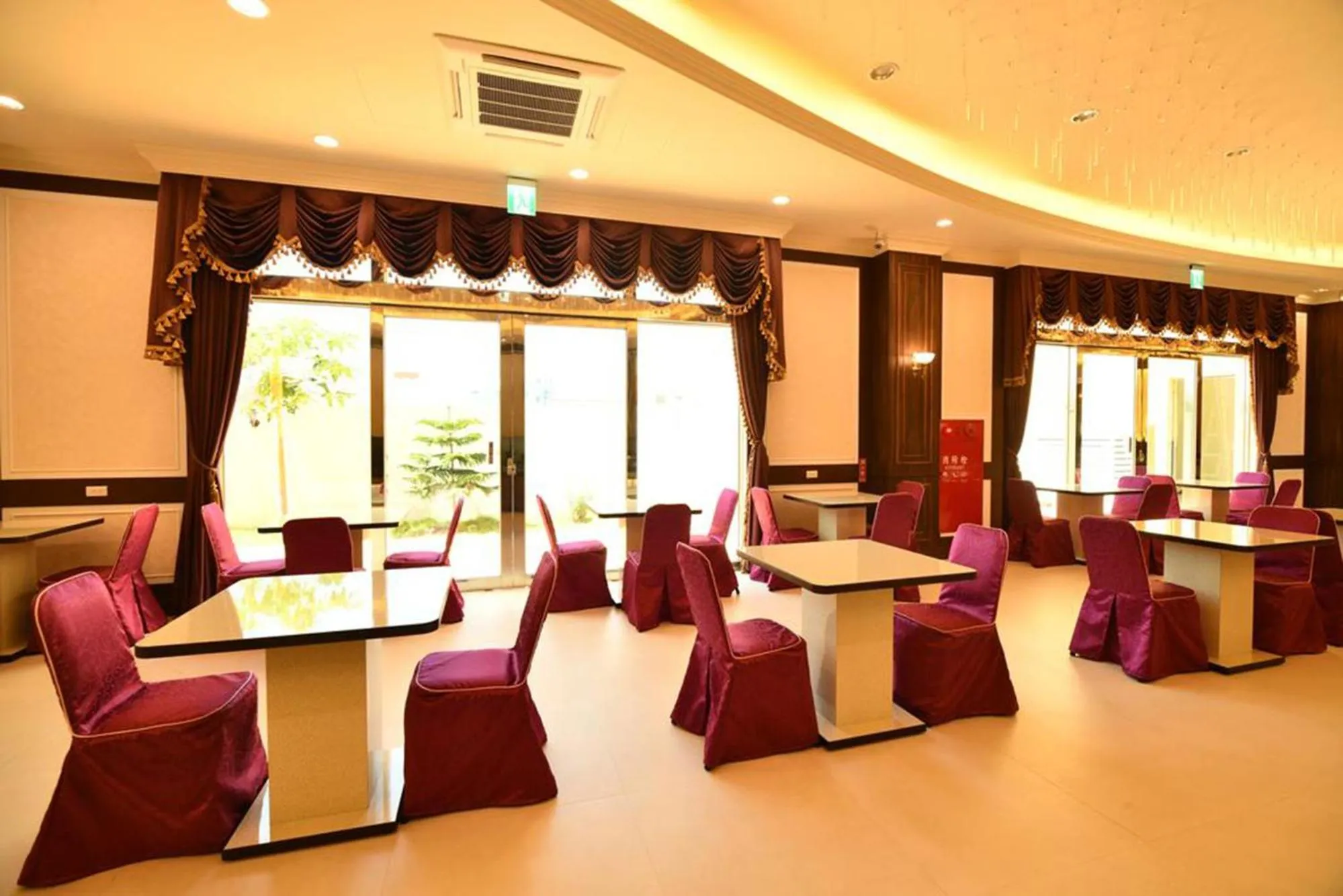 Restaurant/places to eat in Chuan Cheng Castle