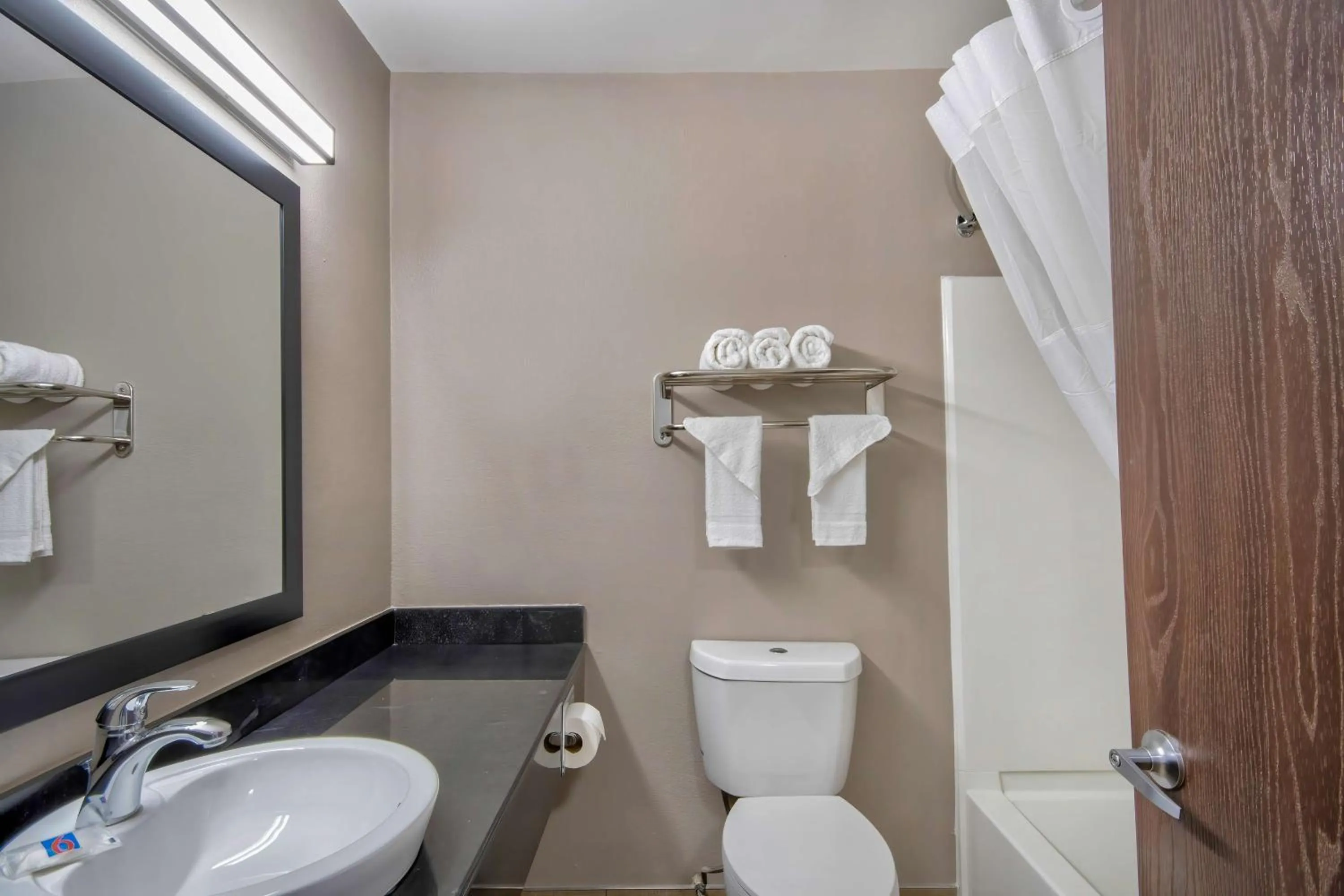 Bathroom in Motel 6 - Georgetown, KY - Lexington North