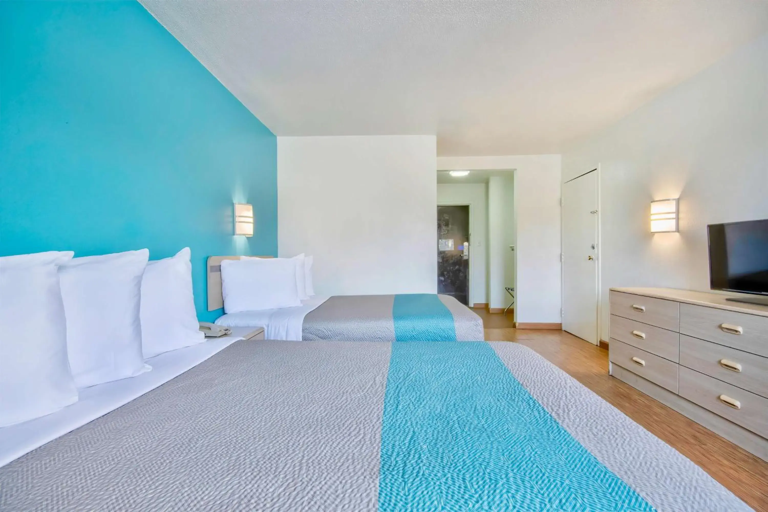 Quadruple Room - Non-Smoking in Motel 6 Georgetown, KY - Lexington North Quadruple Room - Non-Smoking in Motel 6 Georgetown, KY - Lexington North