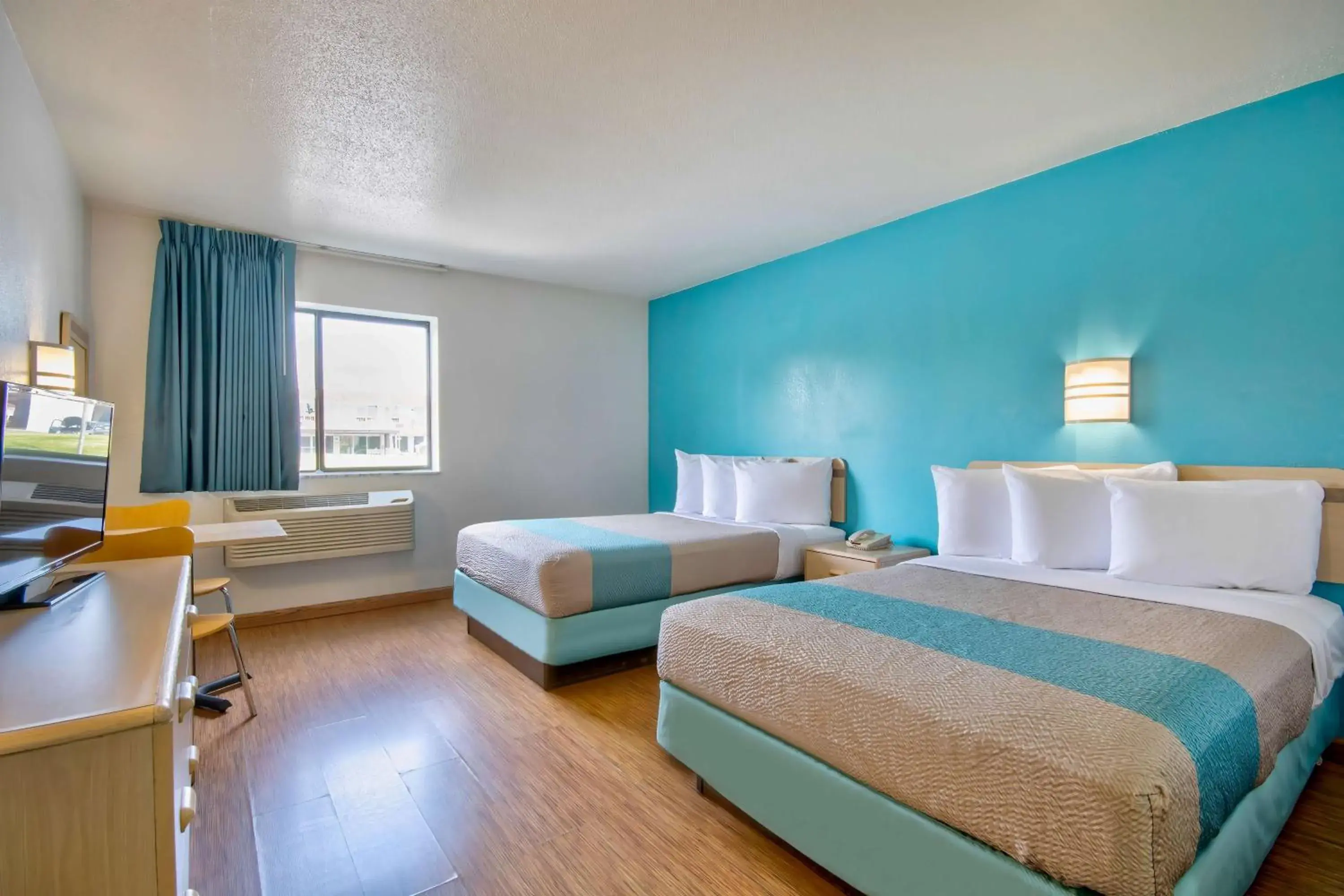 Quadruple Room - Non-Smoking in Motel 6 Georgetown, KY - Lexington North Quadruple Room - Non-Smoking in Motel 6 Georgetown, KY - Lexington North