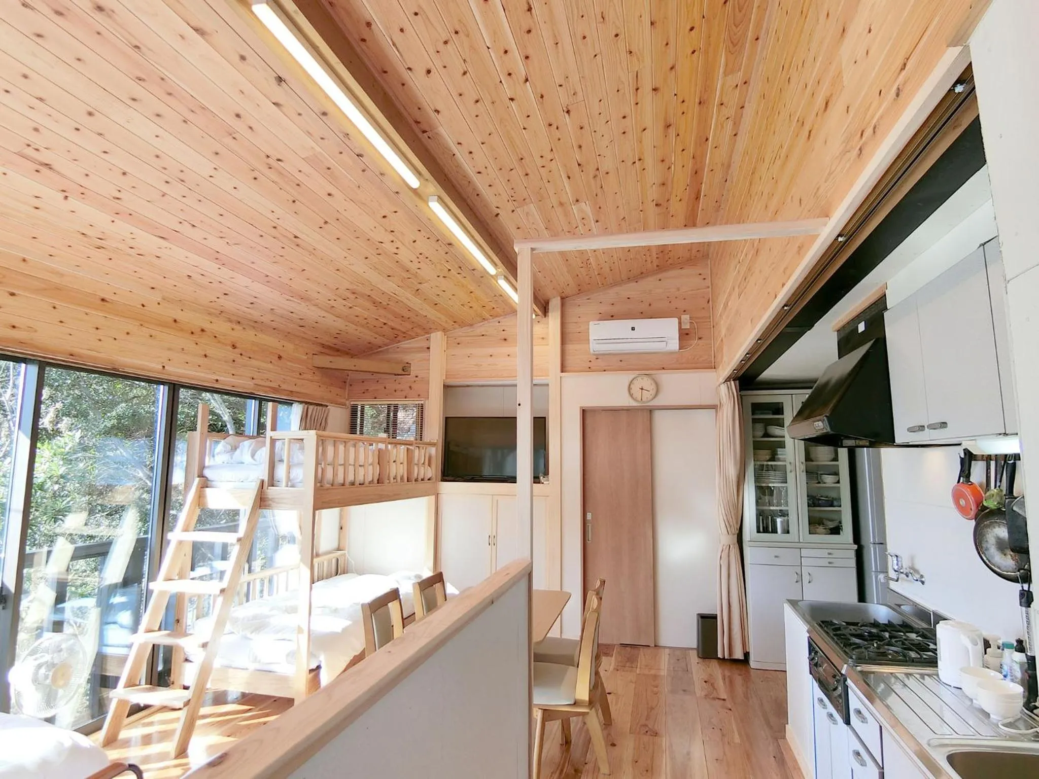 Photo of the whole room in Shirahama Meiji Villa