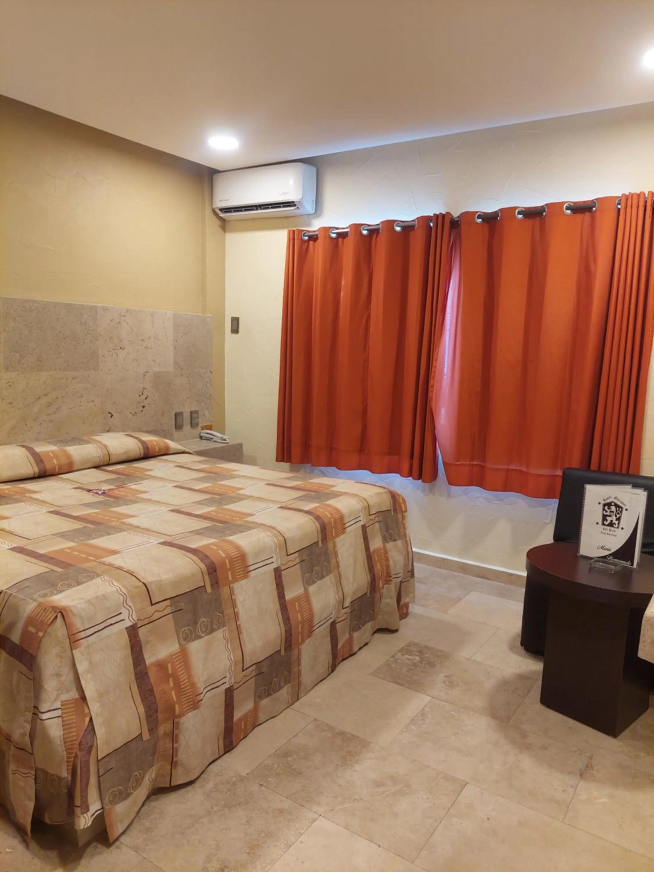 Bed in Hotel Parador del Rey