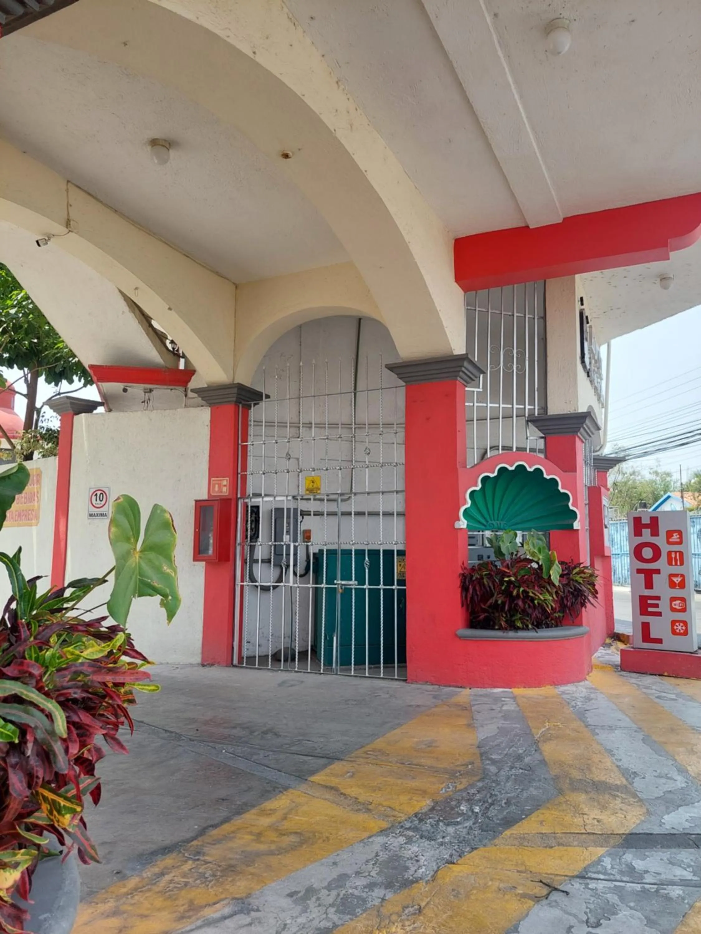Facade/entrance in Hotel Parador del Rey