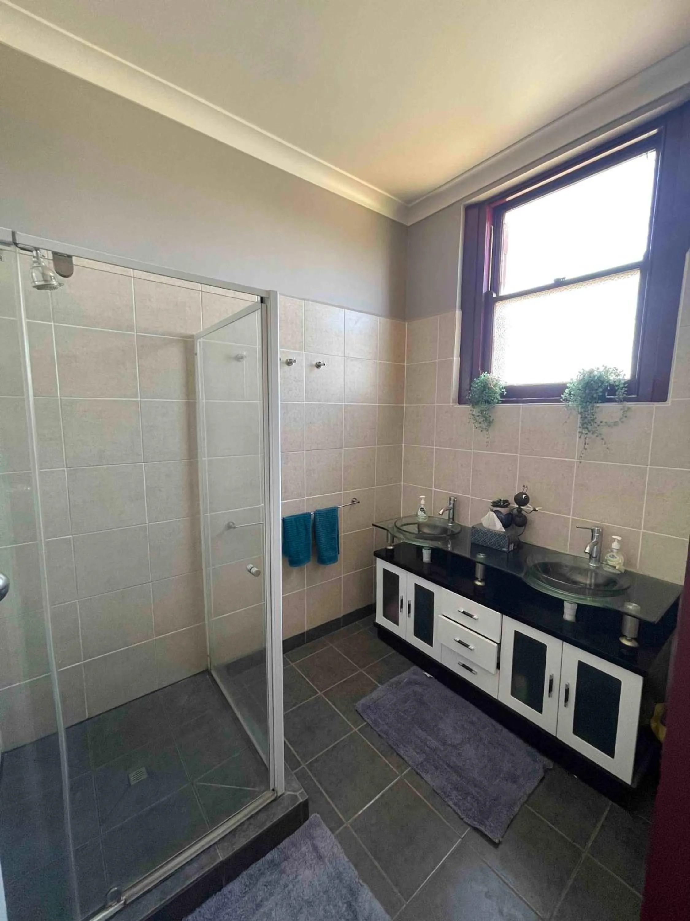 Bathroom in Kaneira Hotel