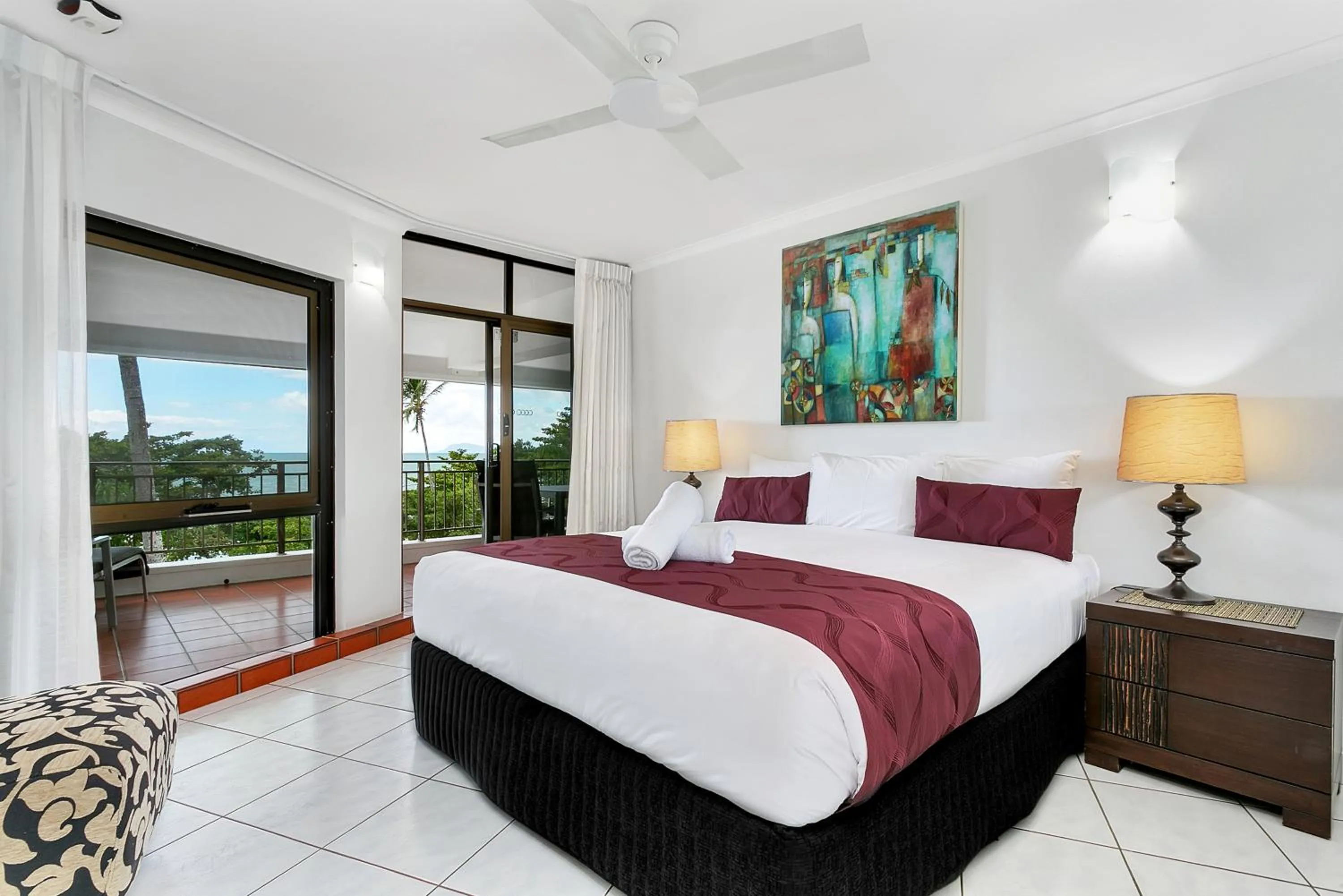 Bed in Roydon Beachfront Apartments