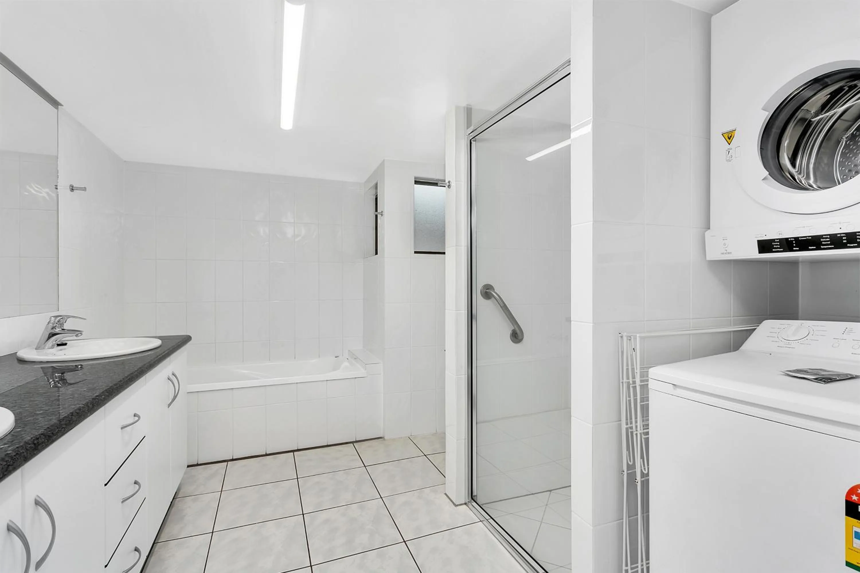 Bathroom in Roydon Beachfront Apartments