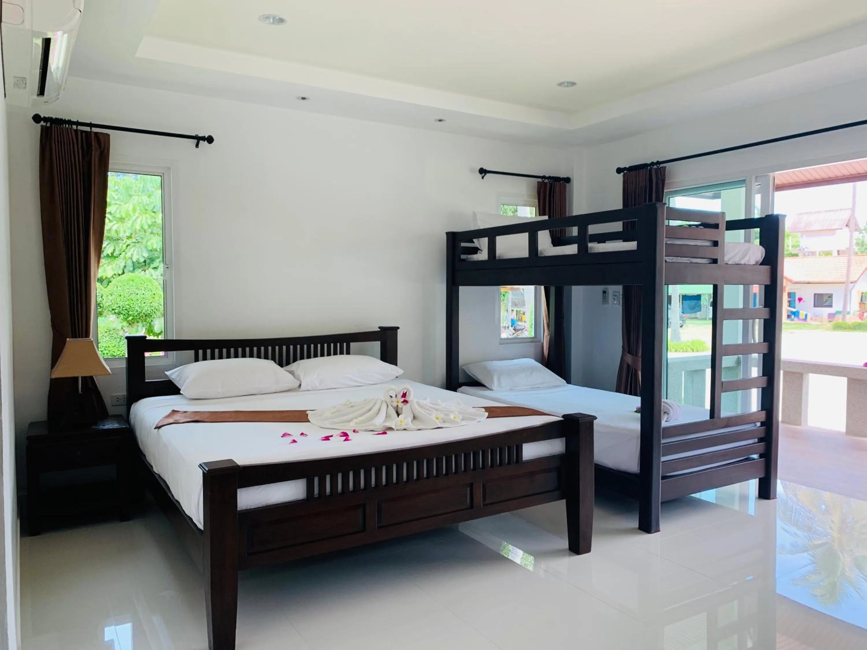 Bed in Shangrilah Bungalow