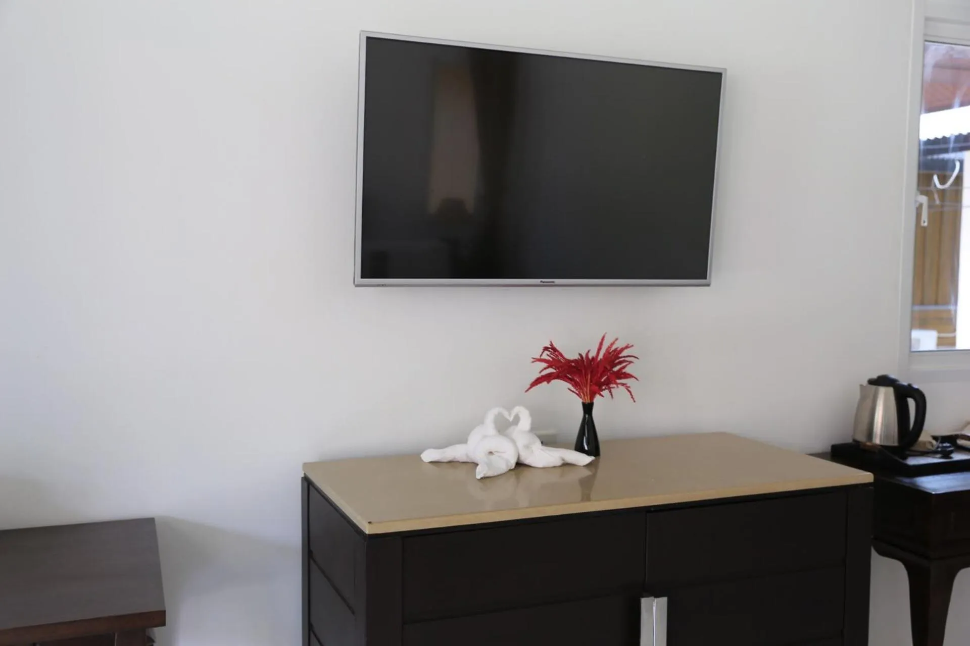 TV and multimedia in Shangrilah Bungalow