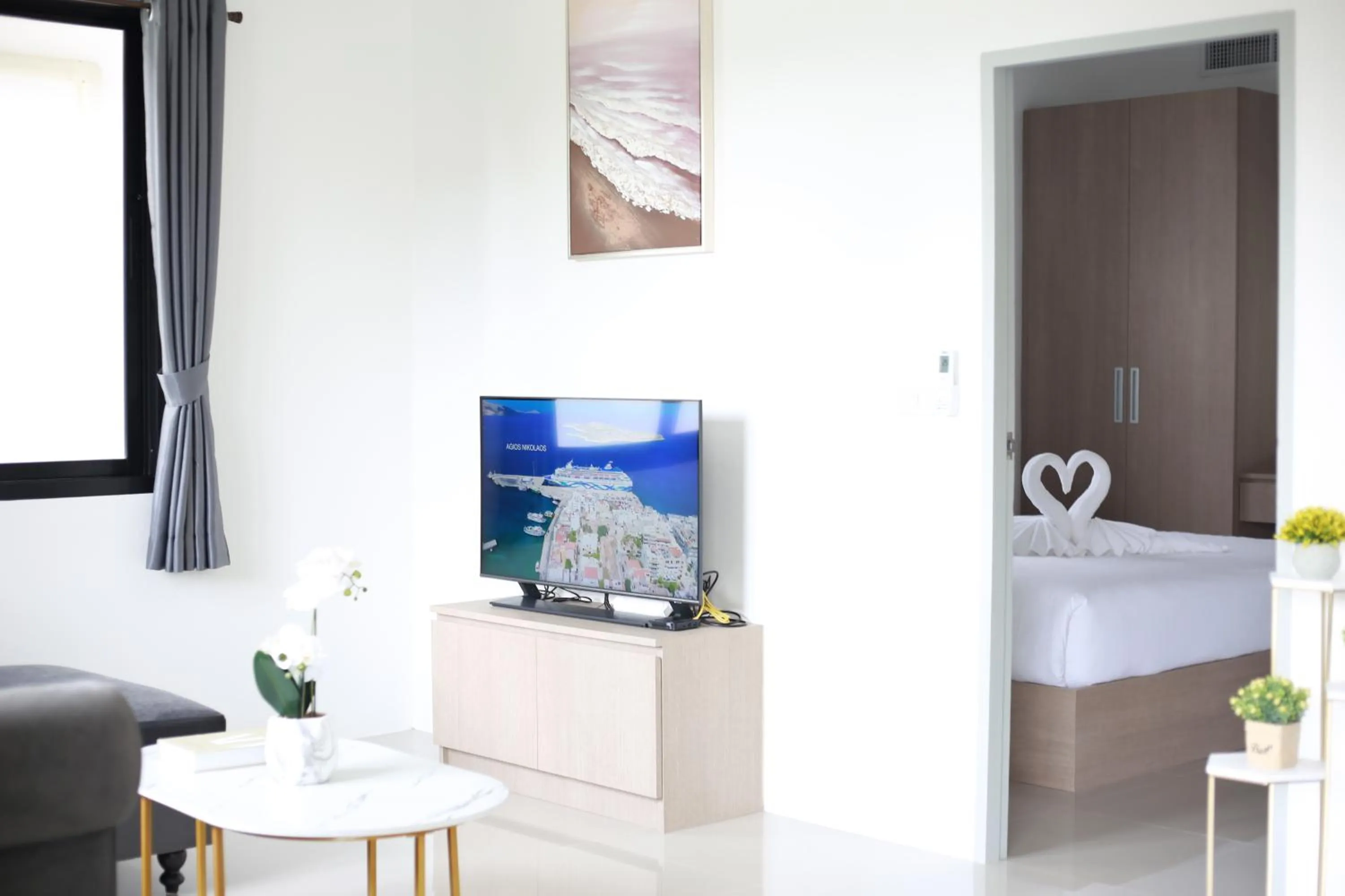 Living room, Bed in Shangrilah Bungalow