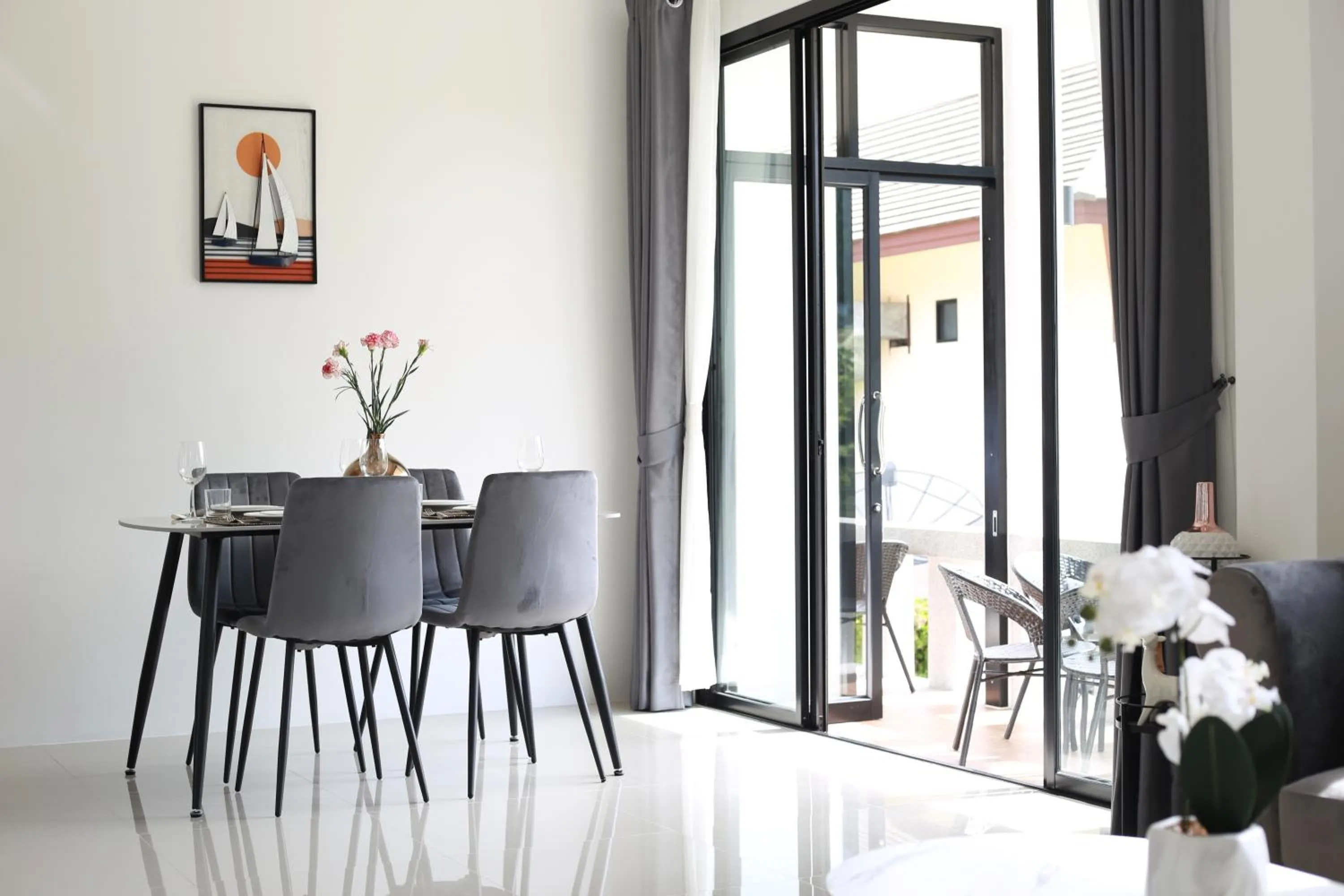 Dining area in Shangrilah Bungalow