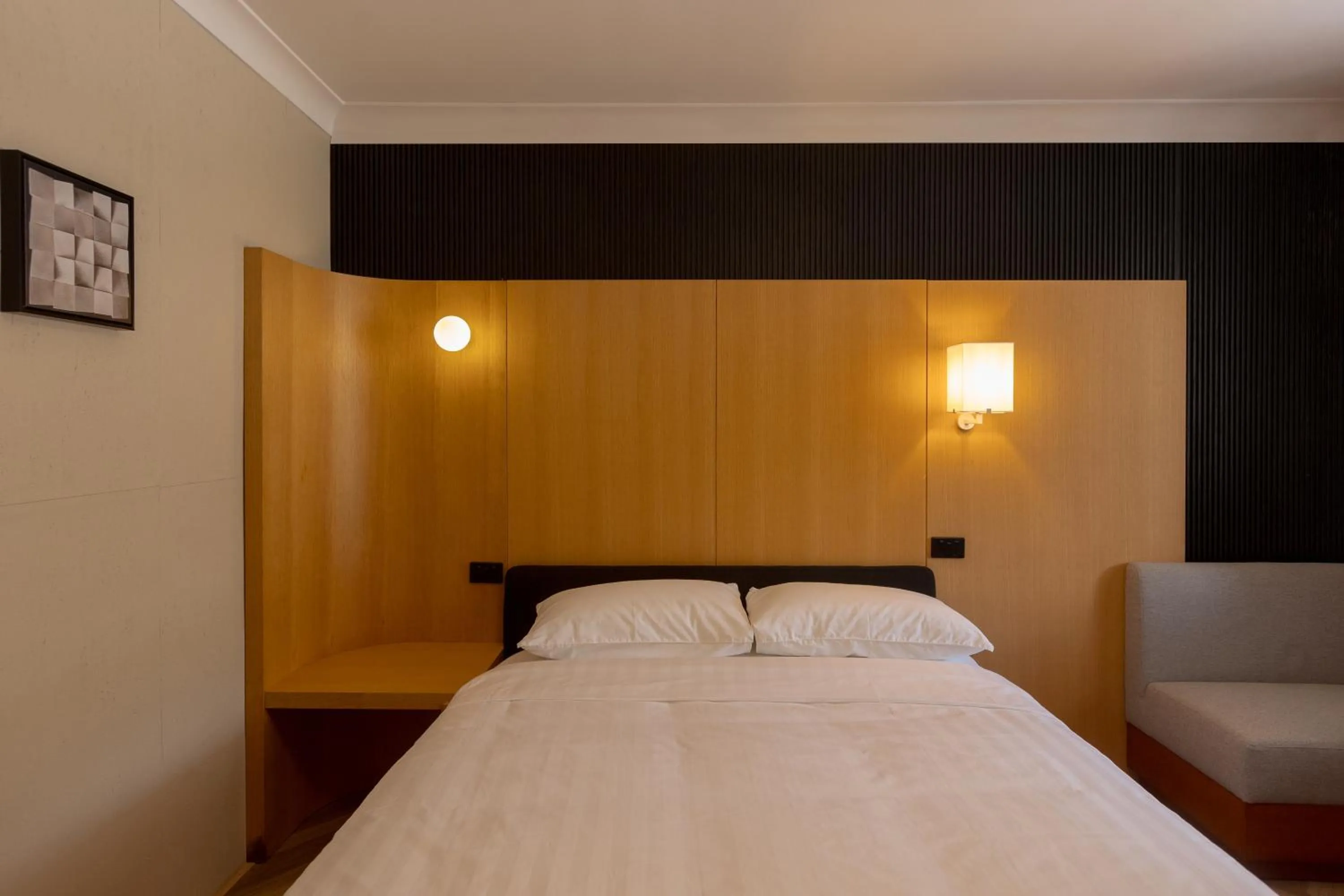 Photo of the whole room, Bed in Mu S Boutique Motel "Matthew Flinders"