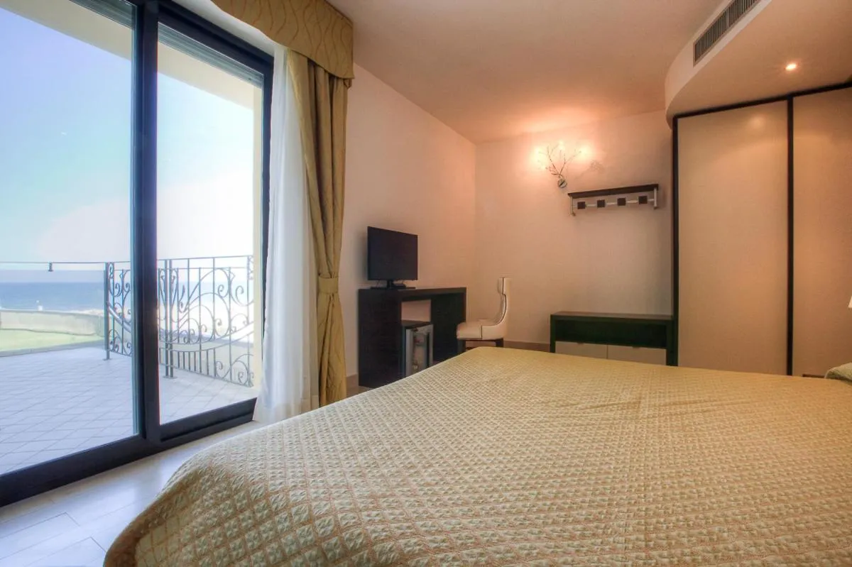 Bed in Hotel Nettuno