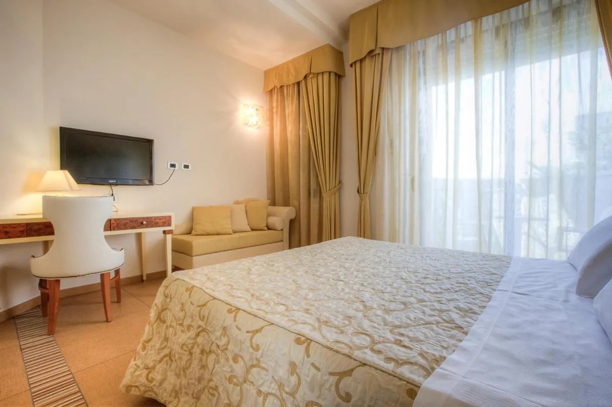 Bed in Hotel Nettuno