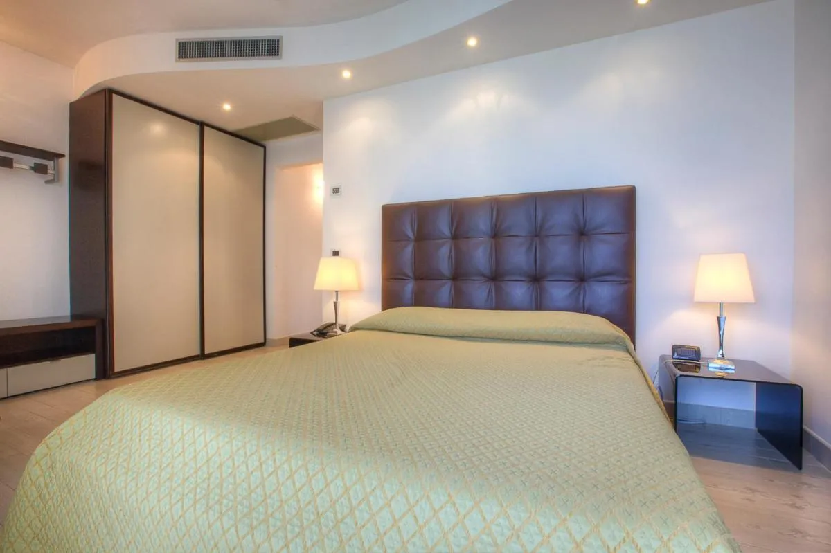 Bed in Hotel Nettuno