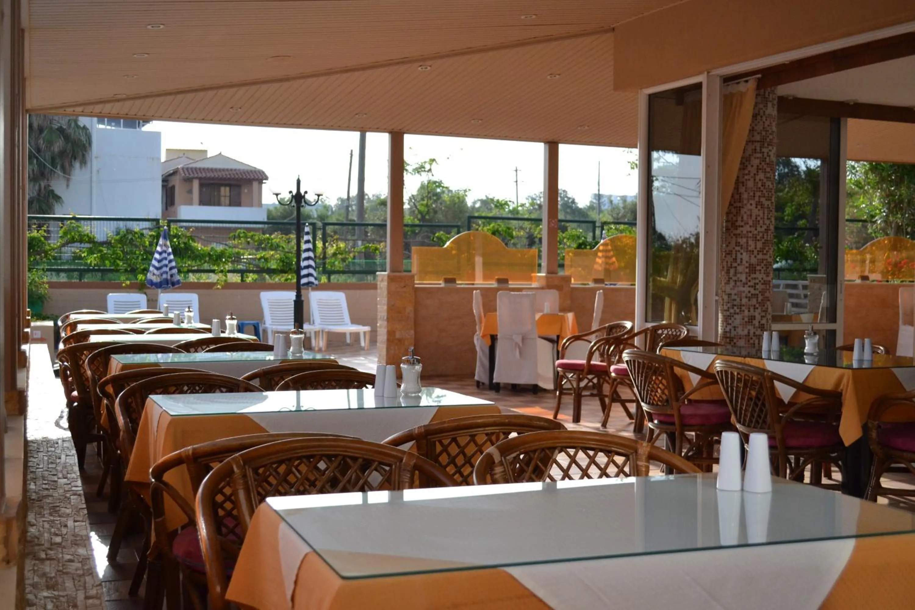 Restaurant/places to eat in Palladion