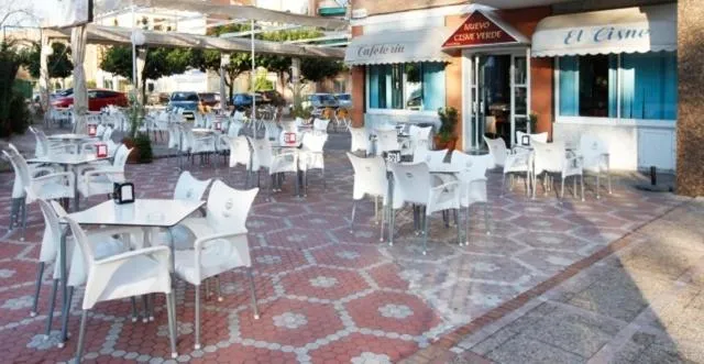 Restaurant/places to eat in El Cisne Verde