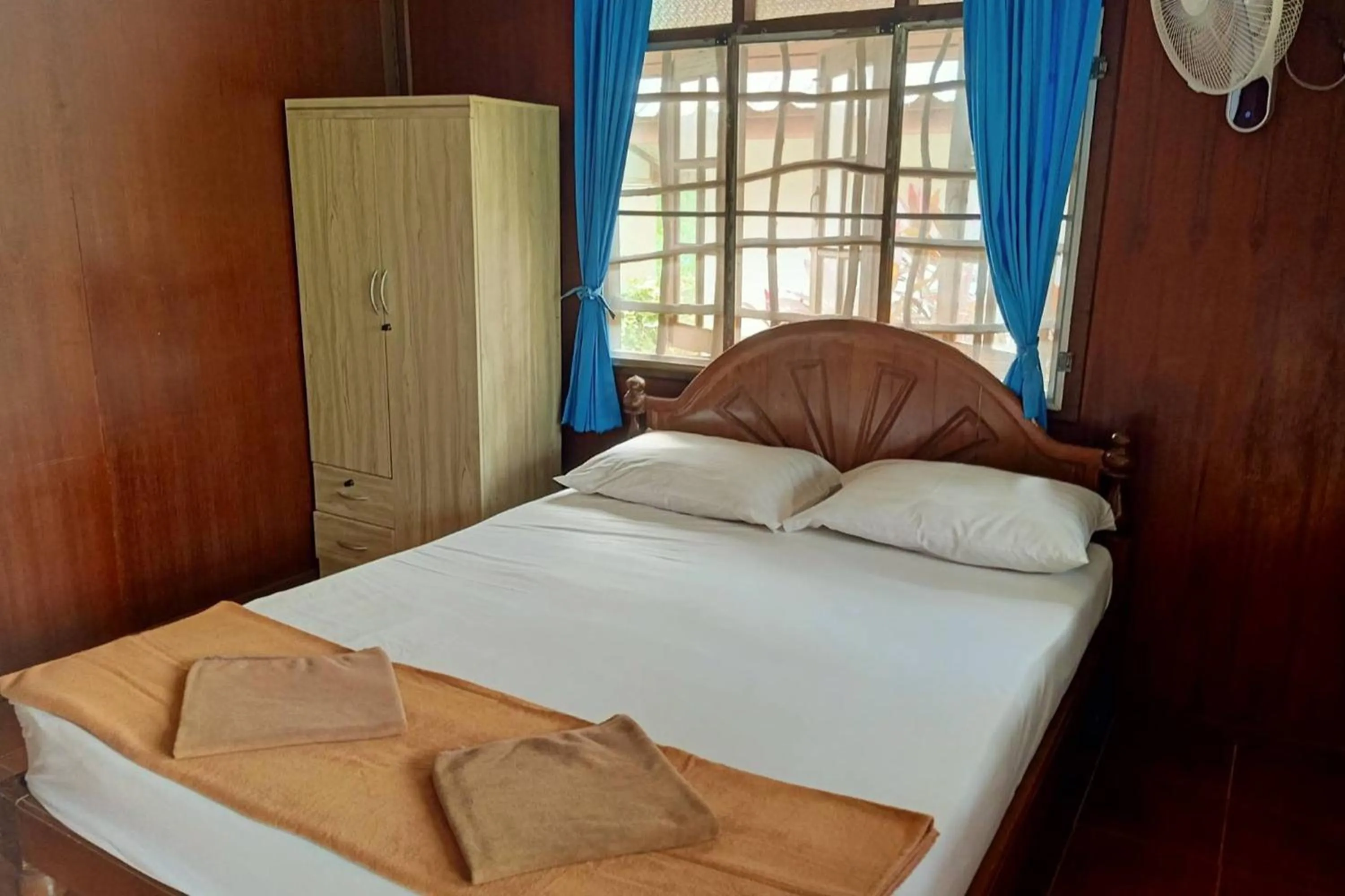 Bedroom, Bed in Palm Point Village