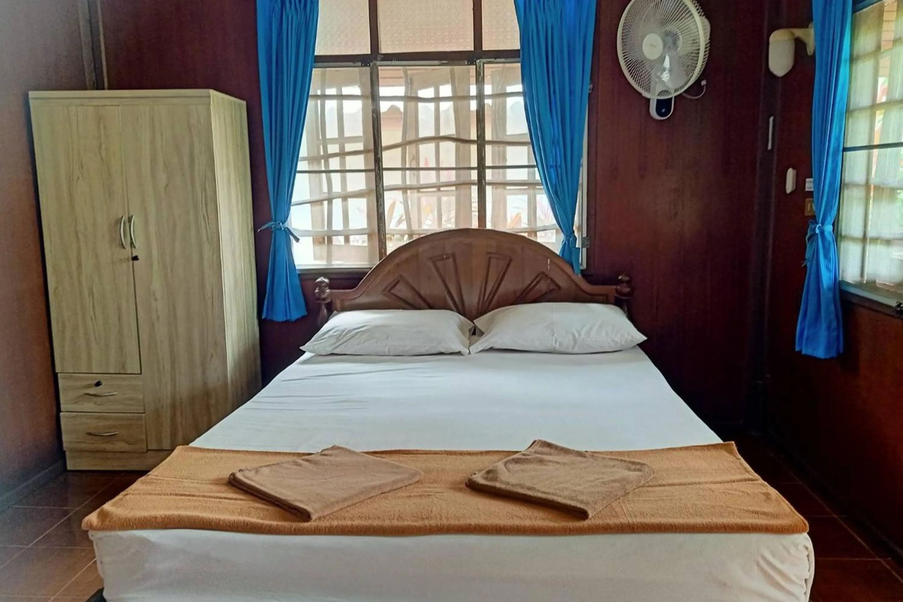 Bedroom, Bed in Palm Point Village