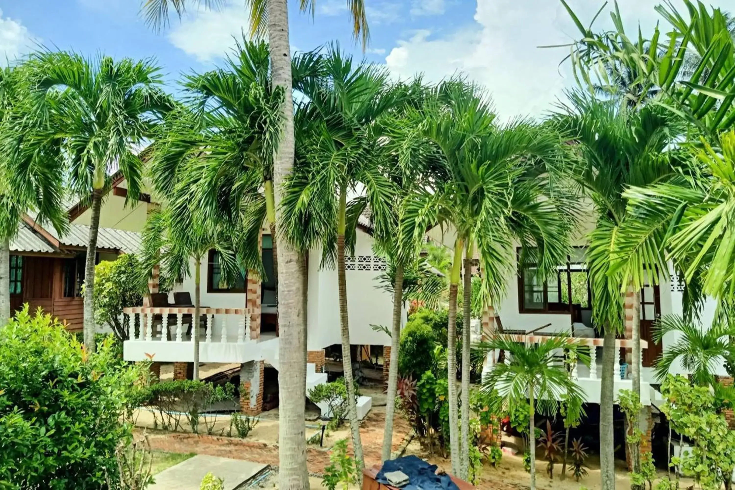 Property building in Palm Point Village Property building in Palm Point Village