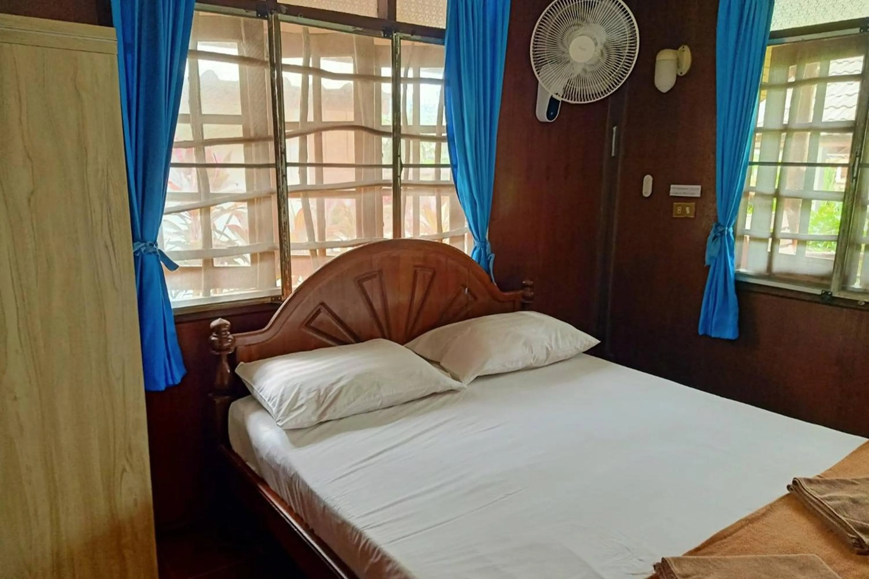 Bedroom, Bed in Palm Point Village