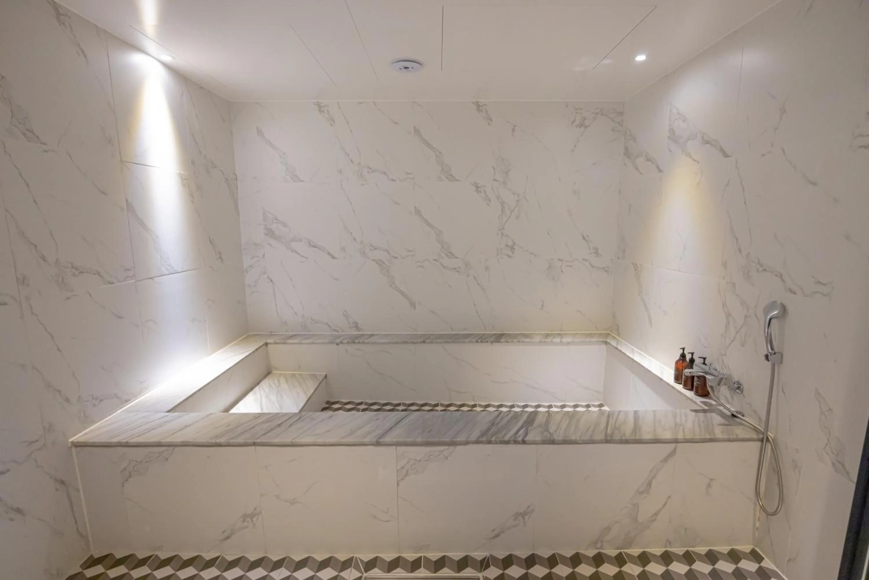 Bathroom, Bed in Hound Hotel Seomyeon-Beomcheon