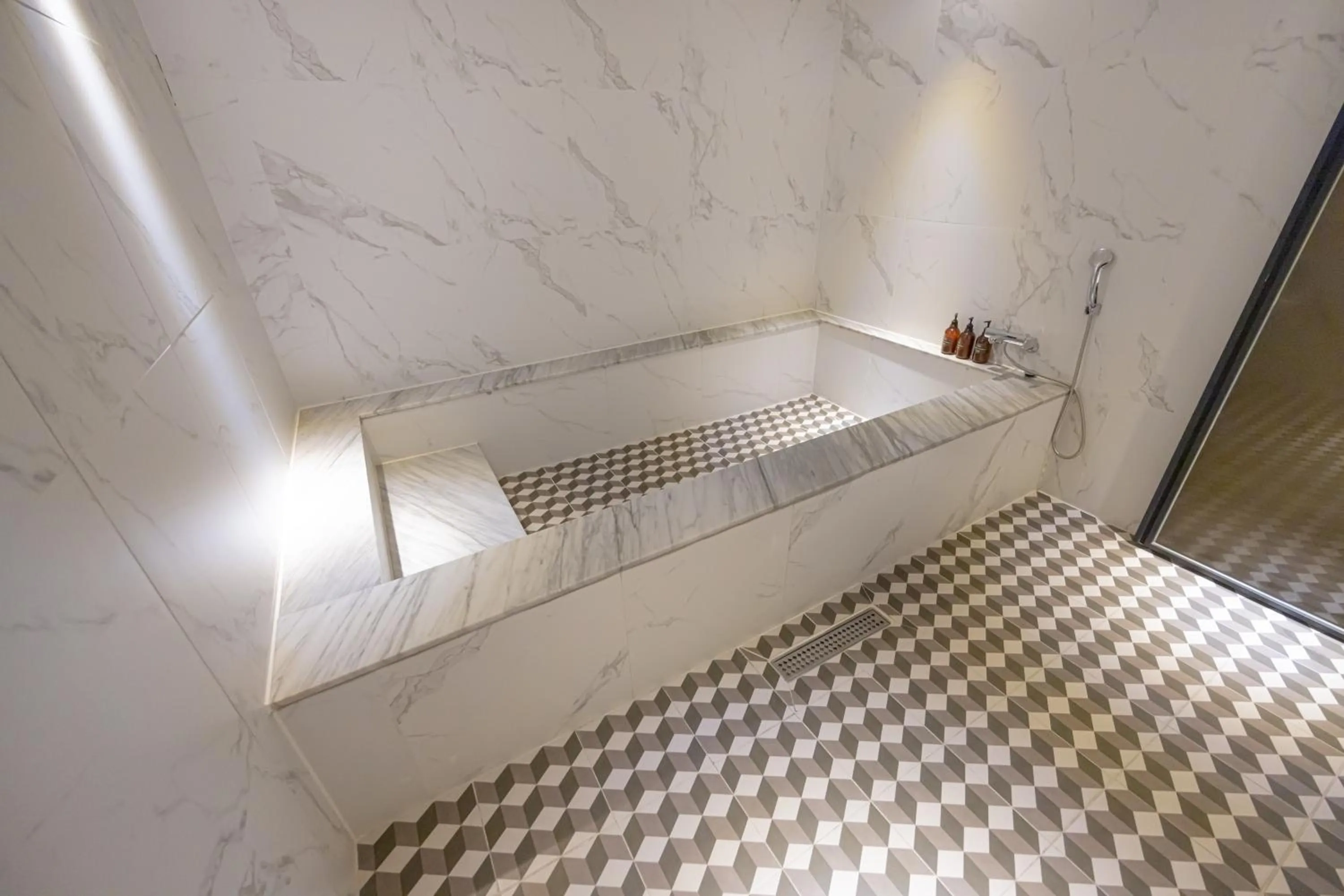 Bathroom, Bed in Hound Hotel Seomyeon-Beomcheon