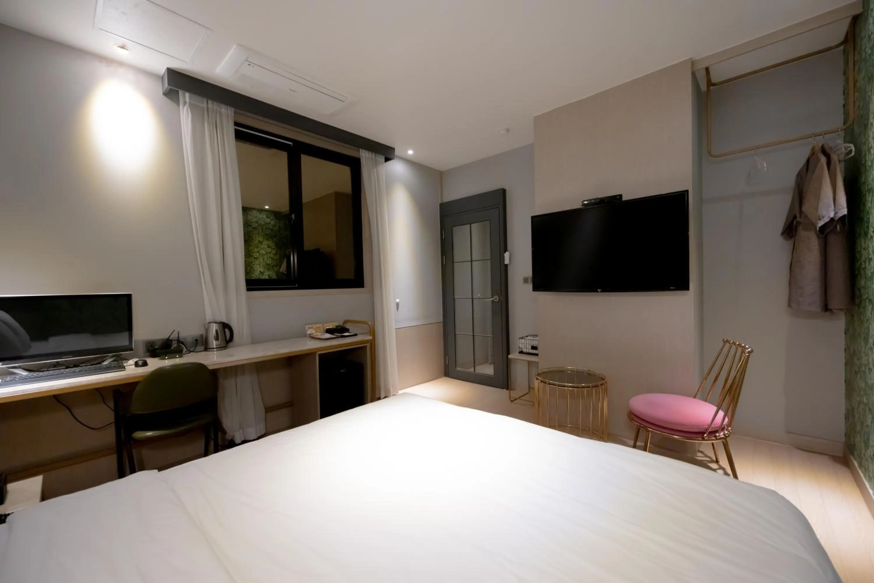 TV and multimedia, Bed in Hound Hotel Seomyeon-Beomcheon