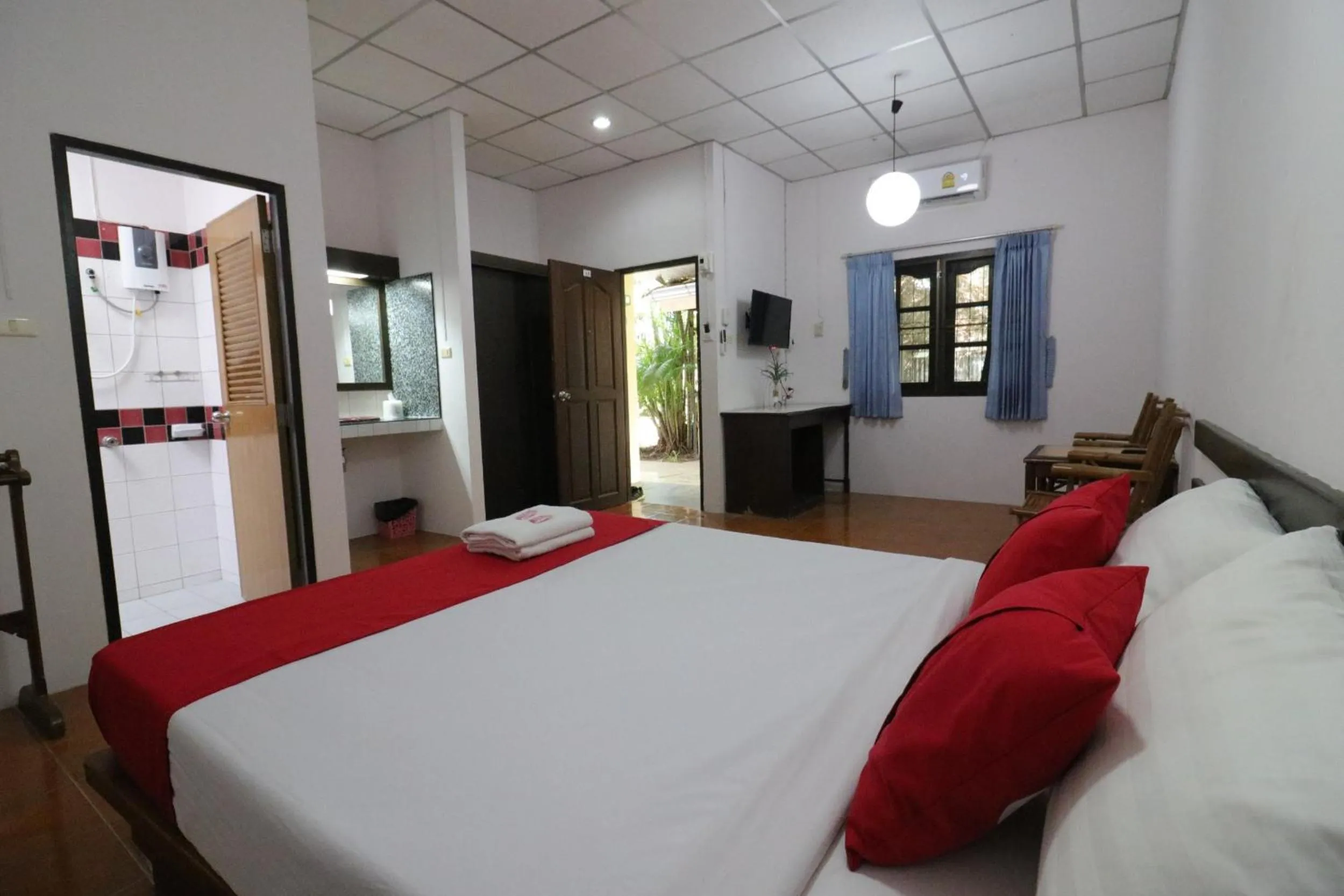 Bed in Baan Nat The Village