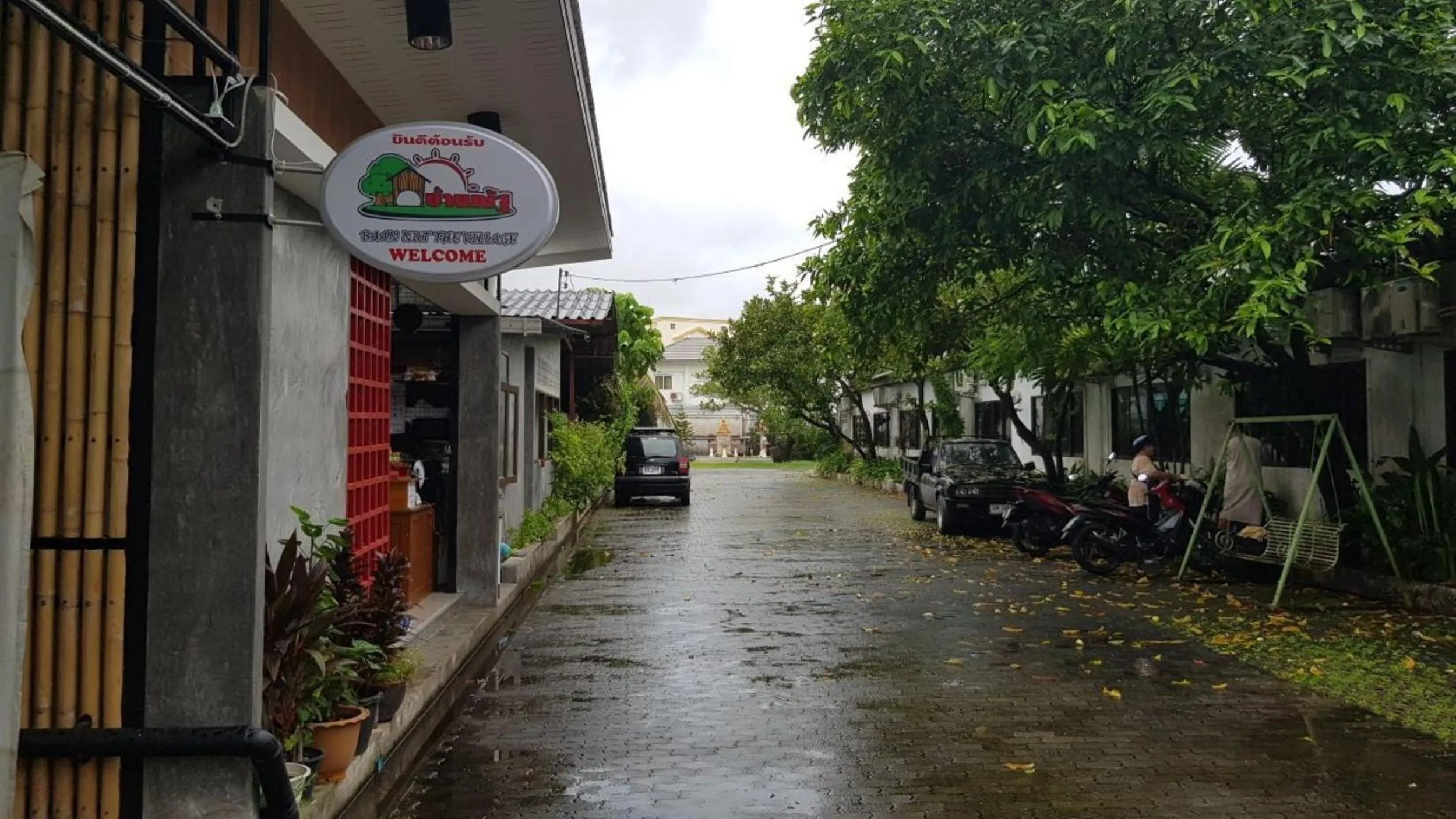 Facade/entrance in Baan Nat The Village