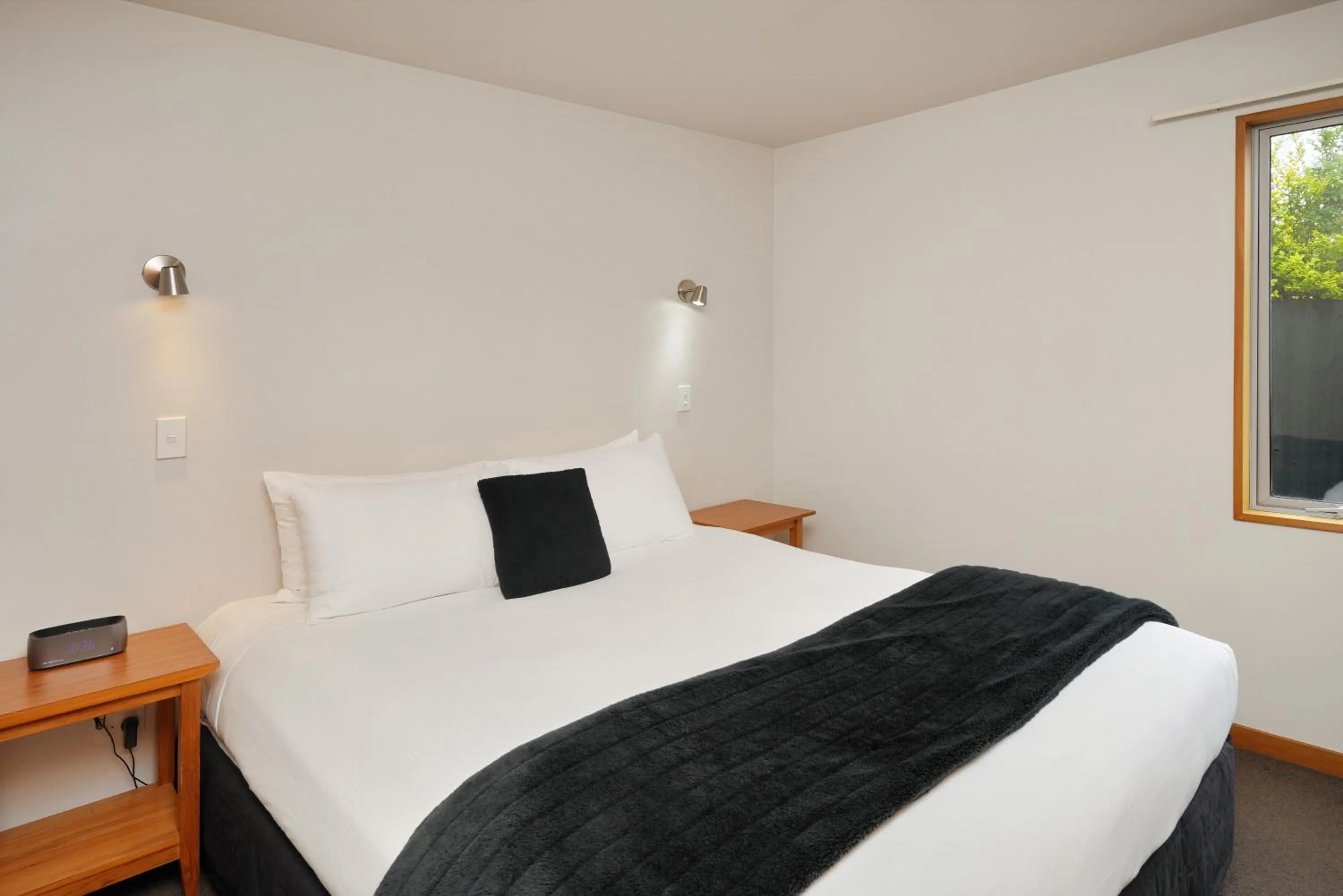 Bed in 306 Motel Apartments