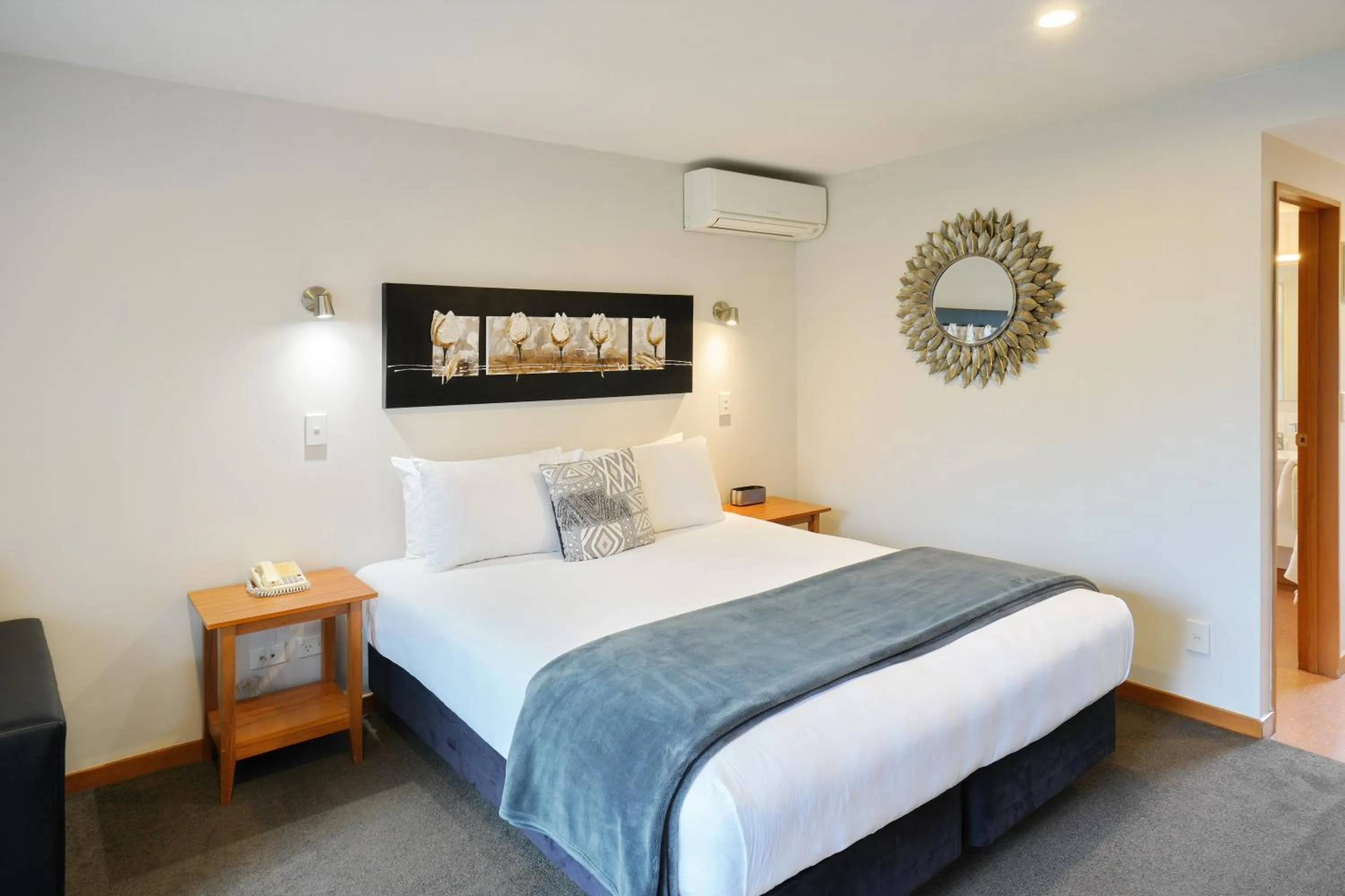 Bed in 306 Motel Apartments