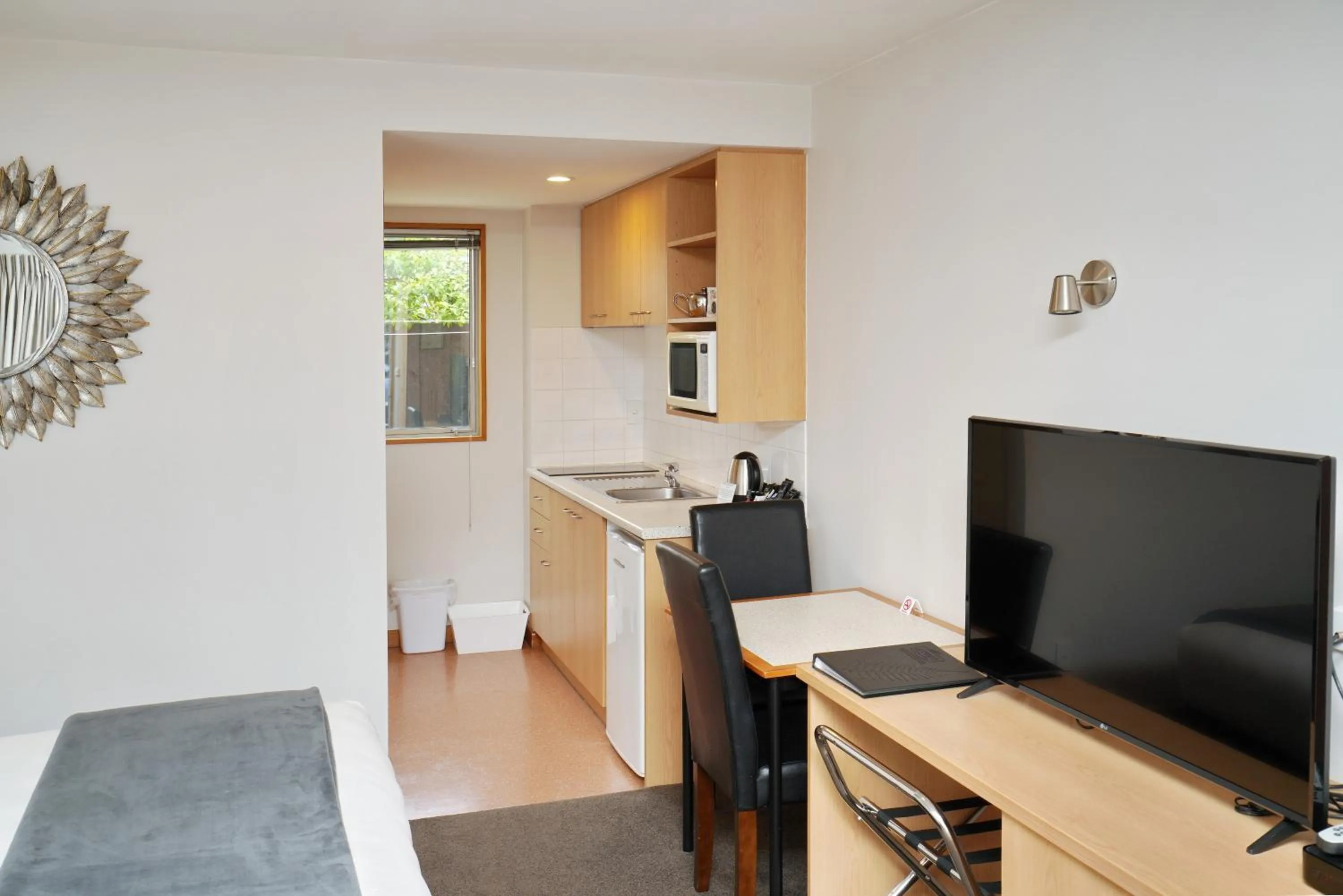 Kitchen or kitchenette in 306 Motel Apartments