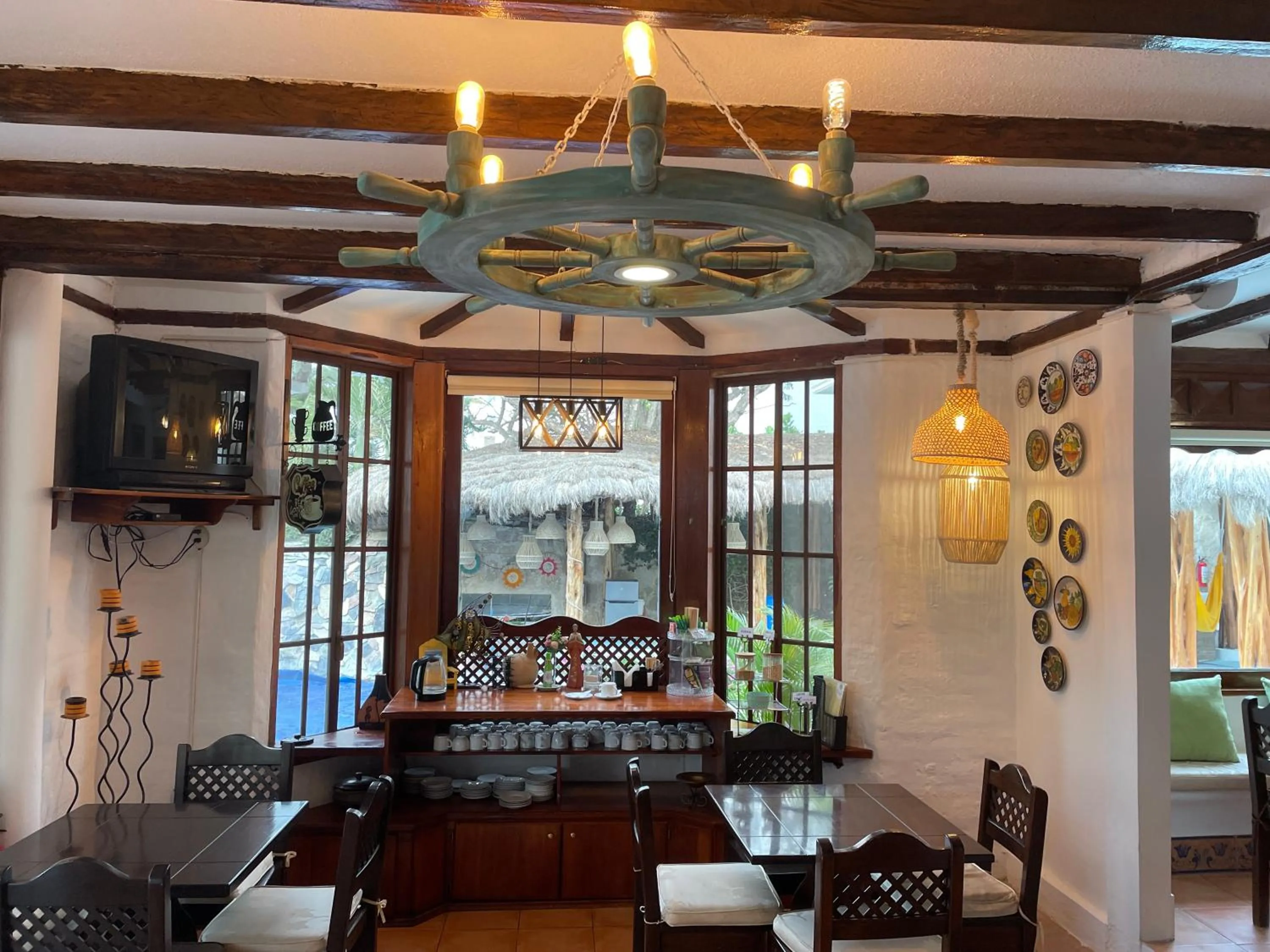 Restaurant/places to eat in Hosteria Punta Blanca