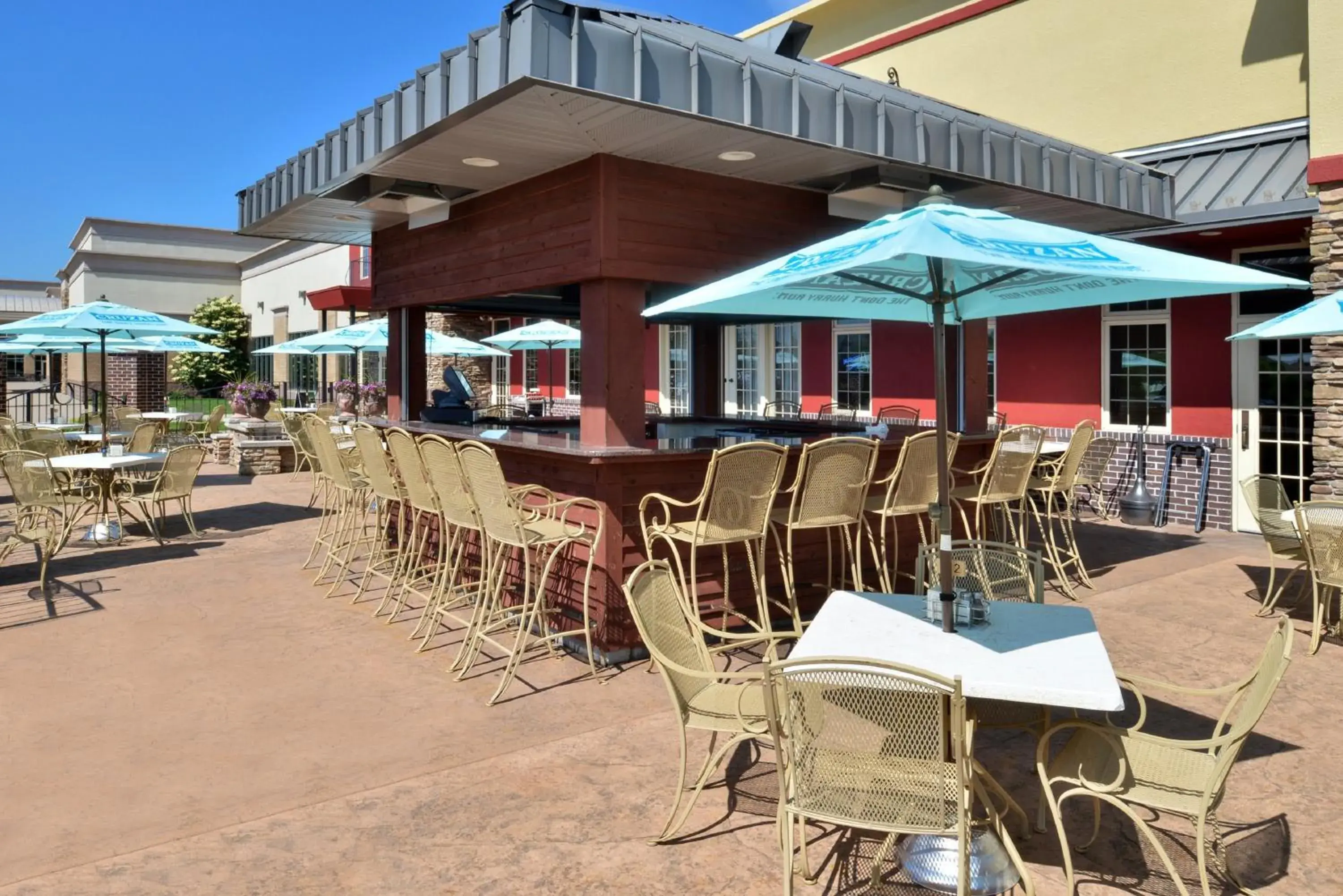 Lounge or bar in Holiday Inn Stevens Point - Convention Center by IHG Lounge or bar in Holiday Inn Stevens Point - Convention Center by IHG