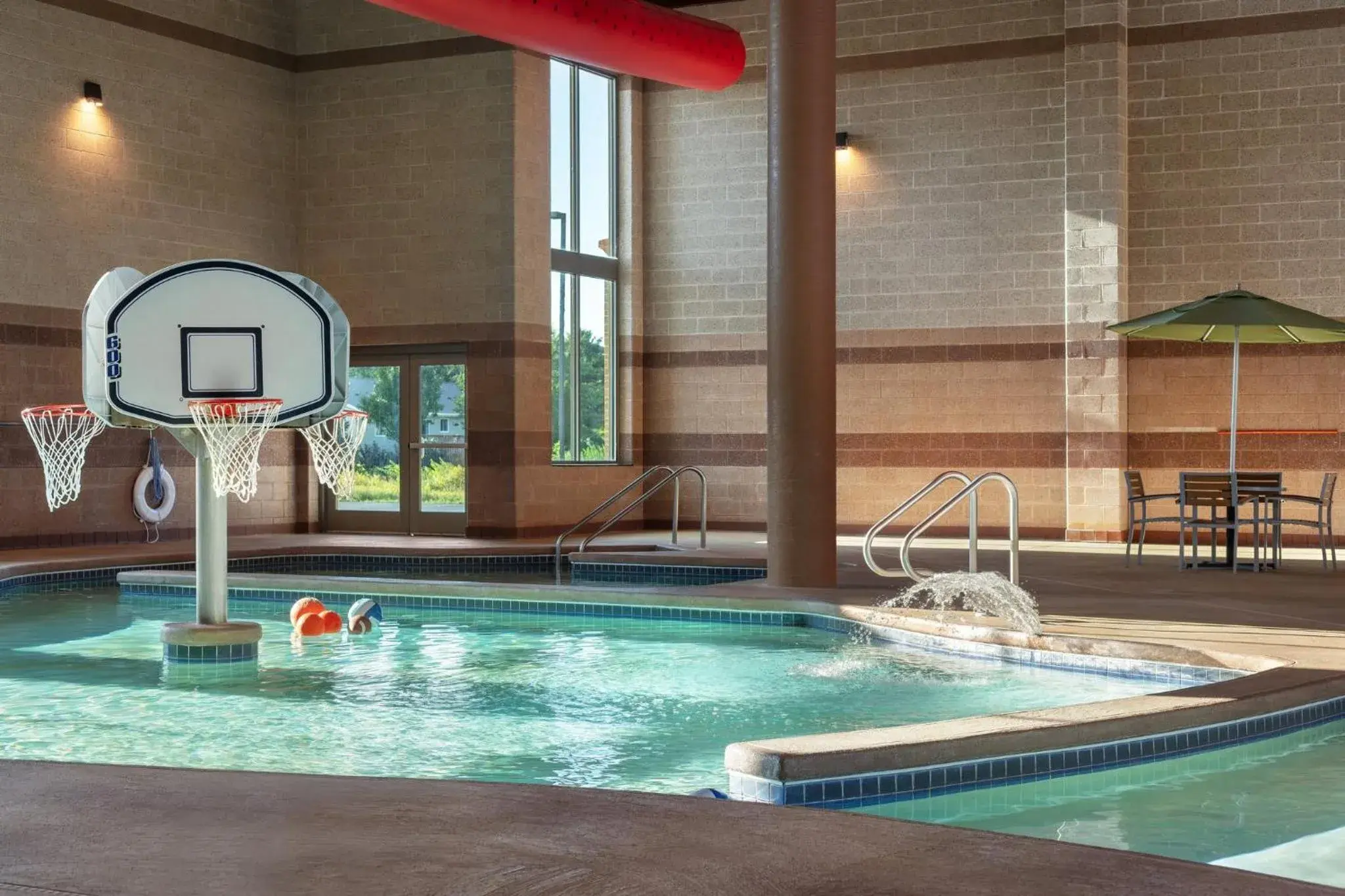 Swimming pool in Holiday Inn Stevens Point - Convention Center by IHG Swimming pool in Holiday Inn Stevens Point - Convention Center by IHG