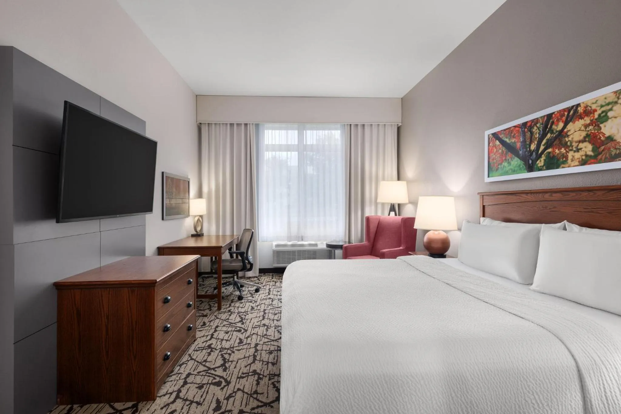 Photo of the whole room, Bed in Holiday Inn Stevens Point - Convention Center by IHG