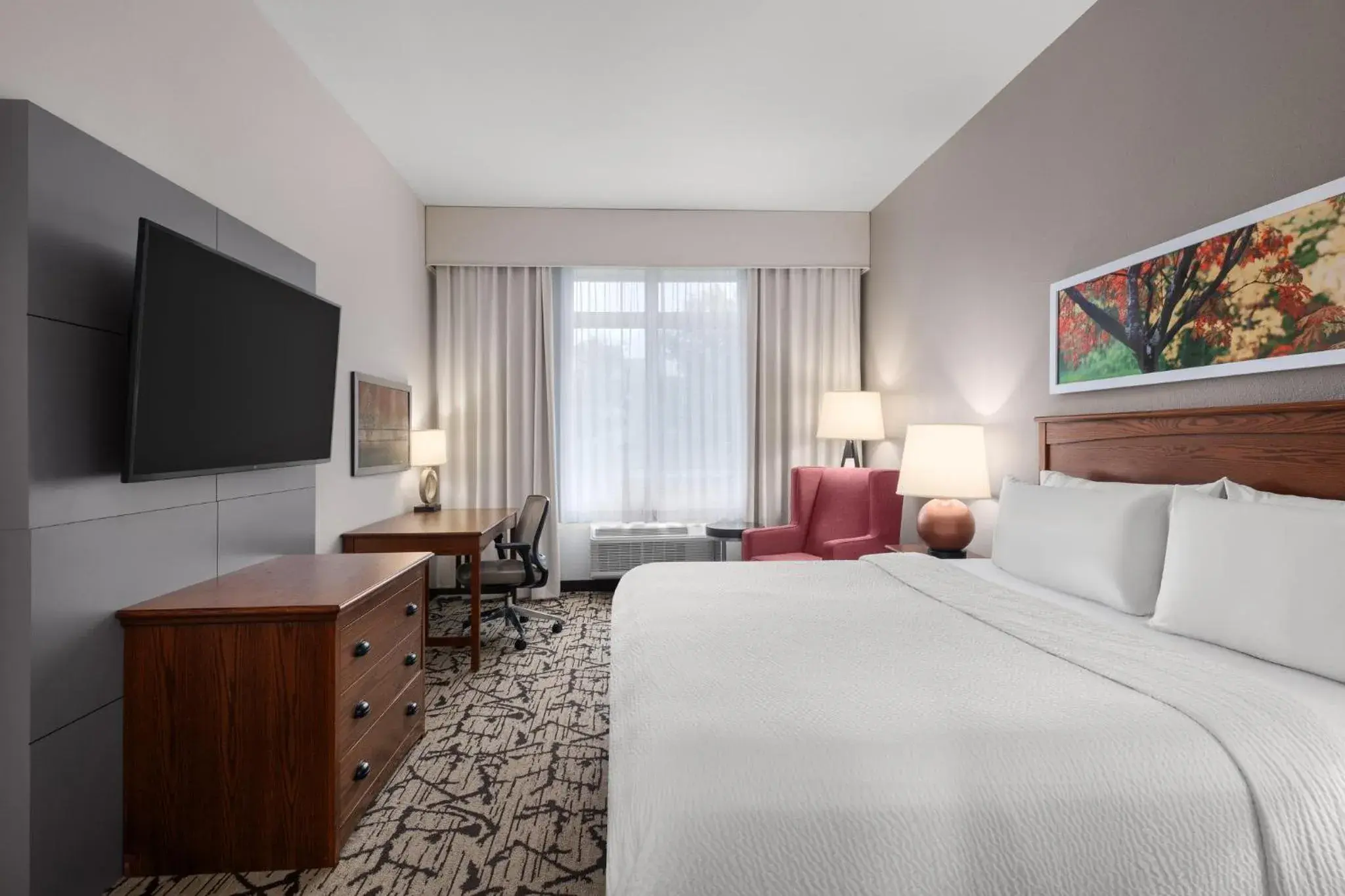 Photo of the whole room, Bed in Holiday Inn Stevens Point - Convention Center by IHG Photo of the whole room, Bed in Holiday Inn Stevens Point - Convention Center by IHG