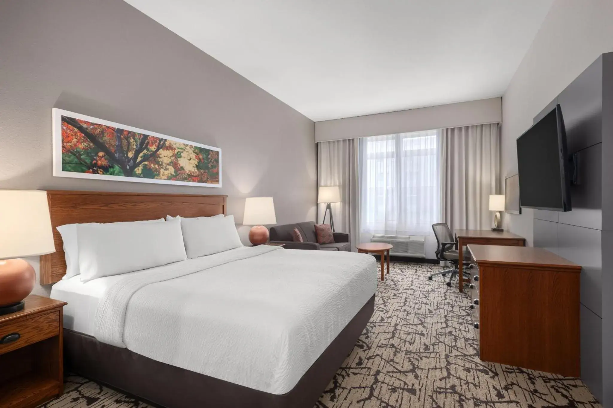 Photo of the whole room, Bed in Holiday Inn Stevens Point - Convention Center by IHG Photo of the whole room, Bed in Holiday Inn Stevens Point - Convention Center by IHG