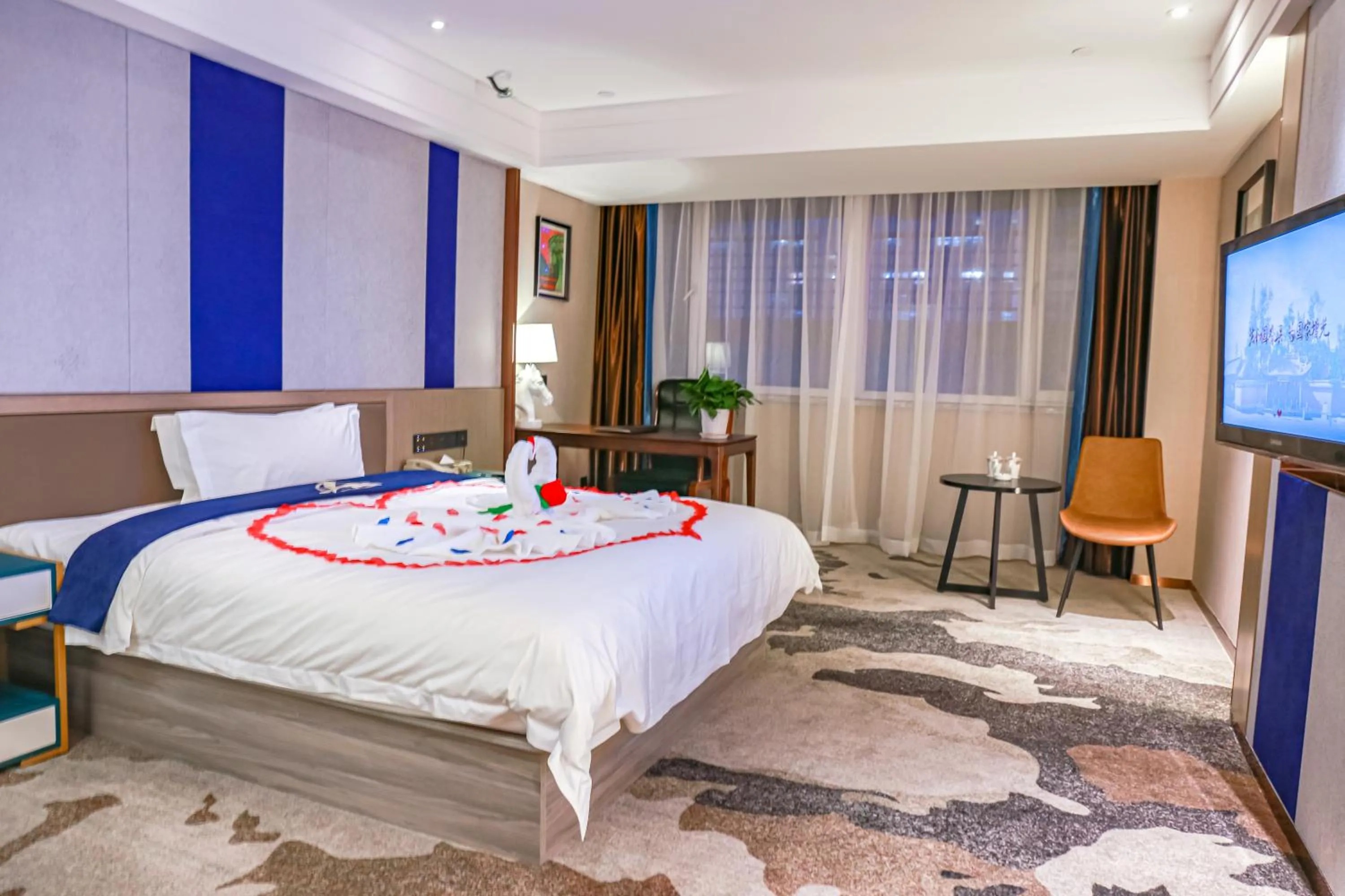 Photo of the whole room, Bed in Uiles Hotel