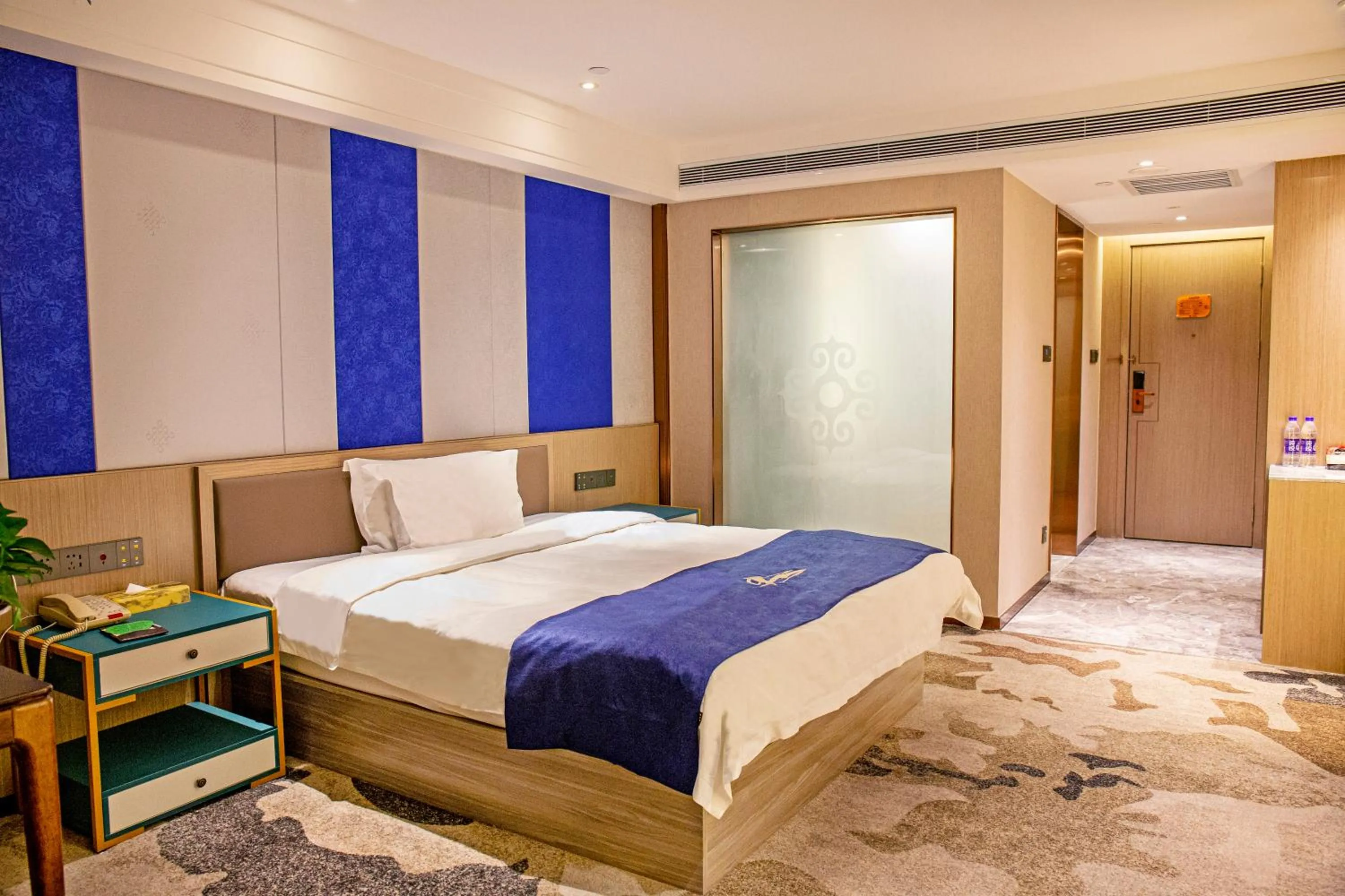 Photo of the whole room, Bed in Uiles Hotel