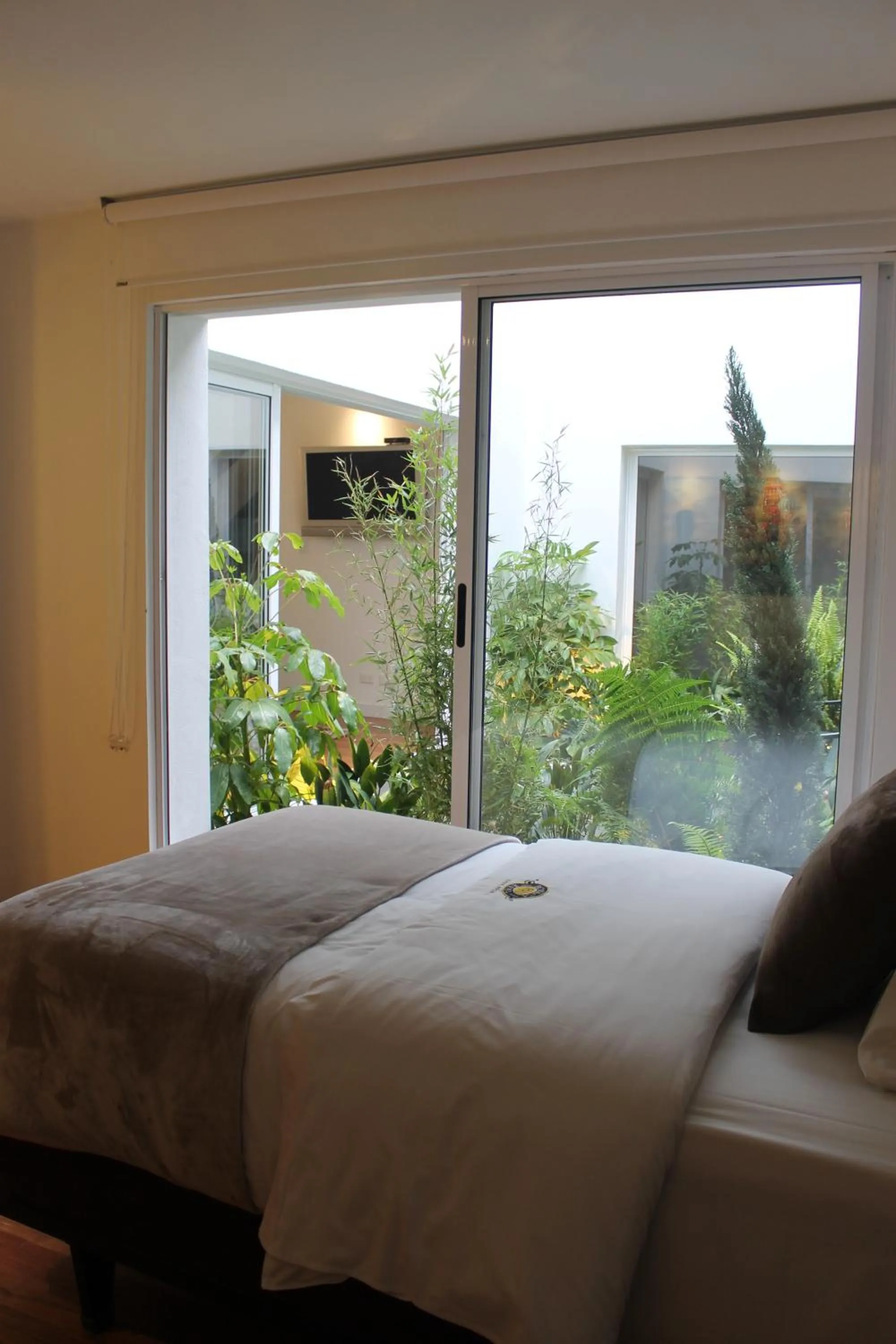 Garden view, Bed in Casa Hotel Boyaca Real