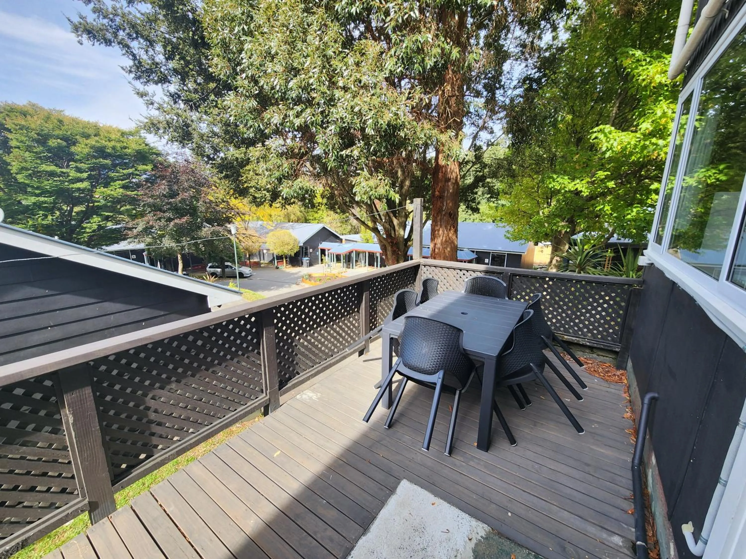 Garden view in Pinewood Queenstown