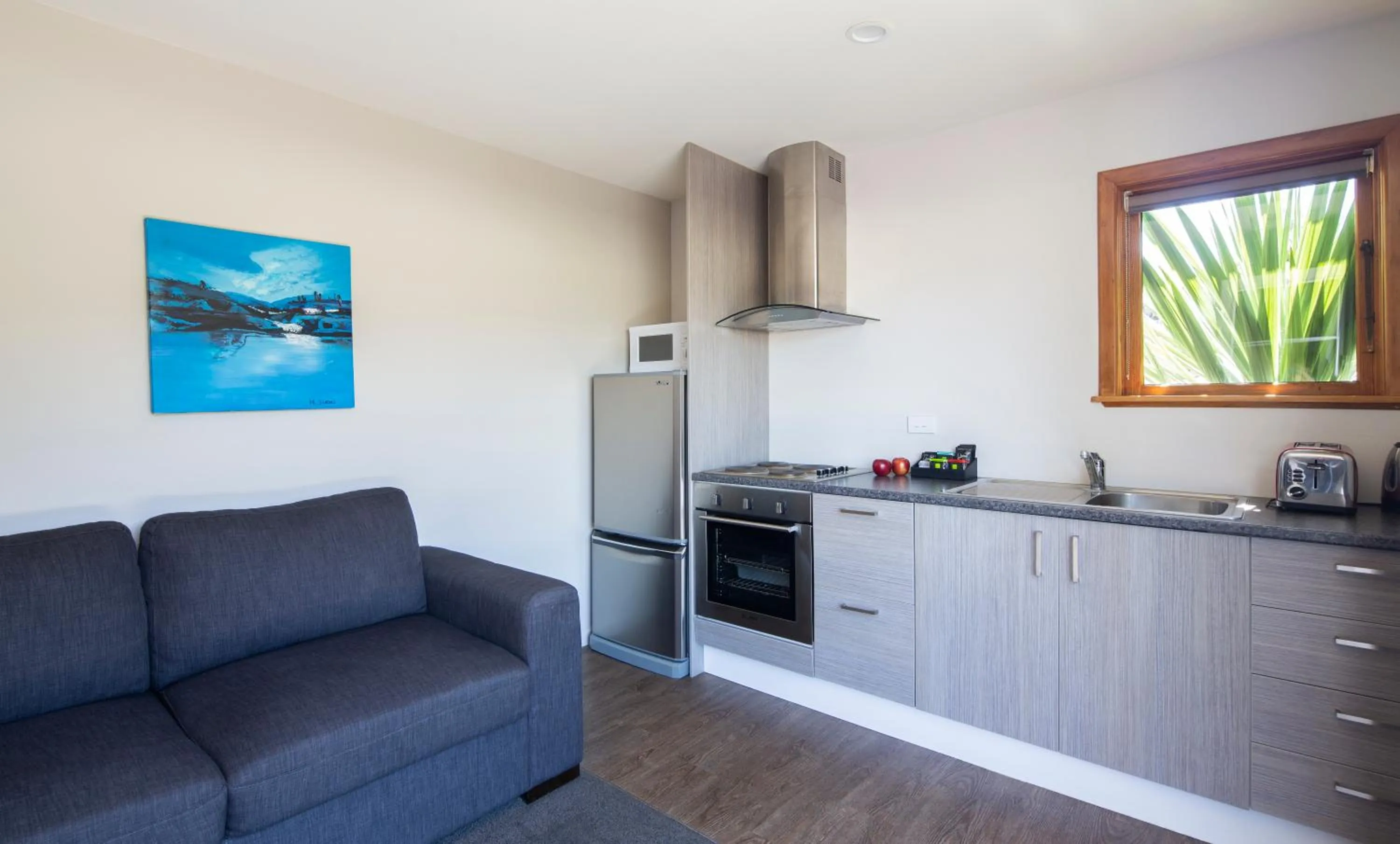 Kitchen or kitchenette in Pinewood Queenstown