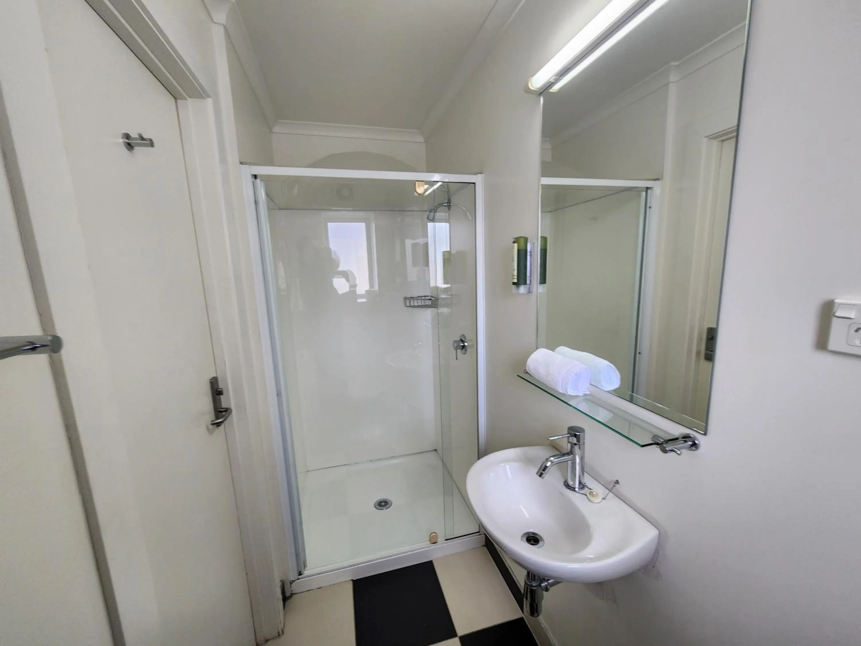 Shower in Pinewood Queenstown