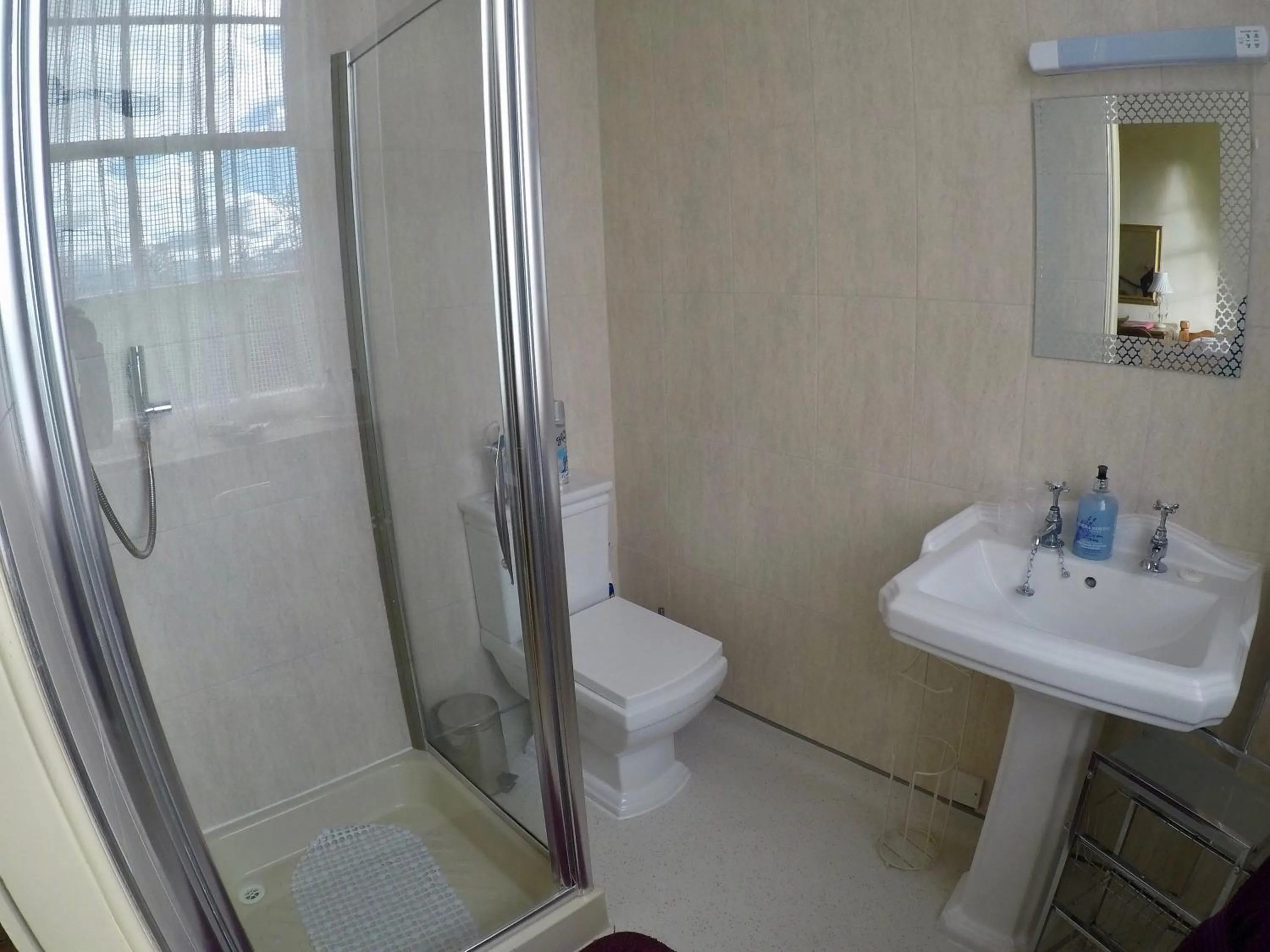 Bathroom in Whitchurch Farm Guesthouse
