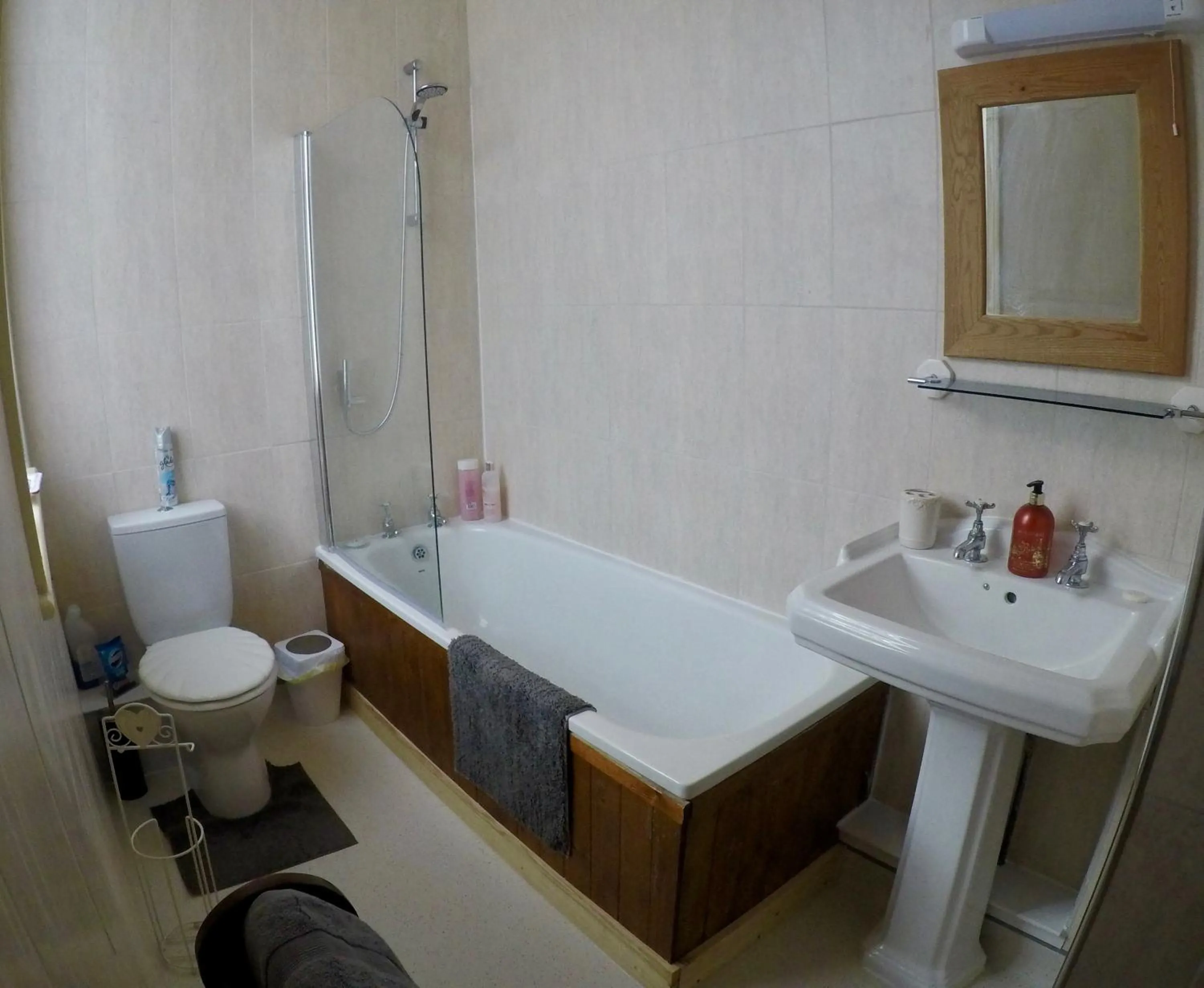 Bathroom in Whitchurch Farm Guesthouse