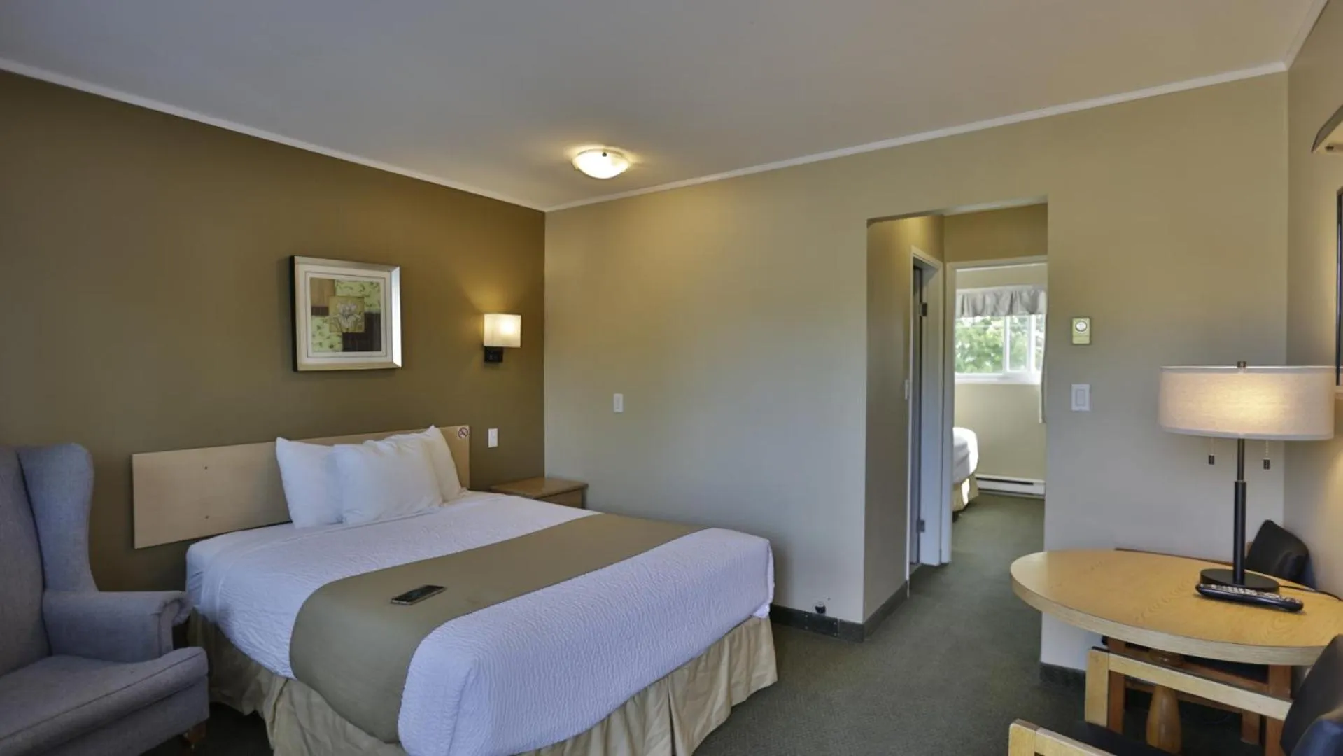 Bed in Diplomat Motel